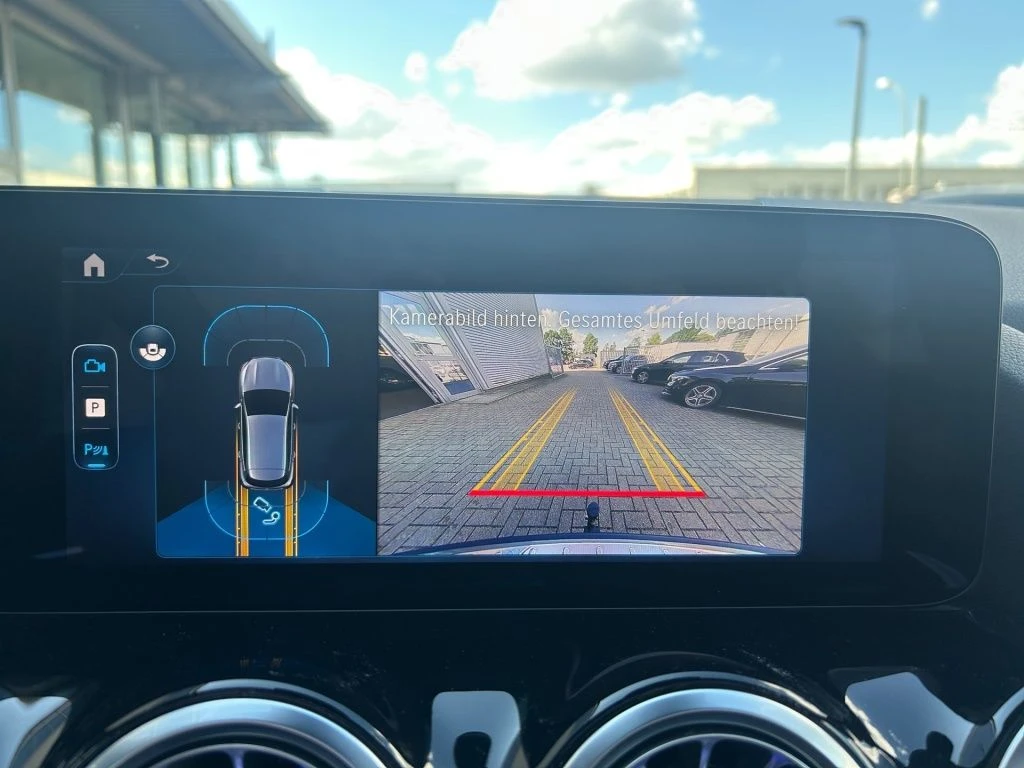 Mercedes-Benz-GLA 200 d-image-19