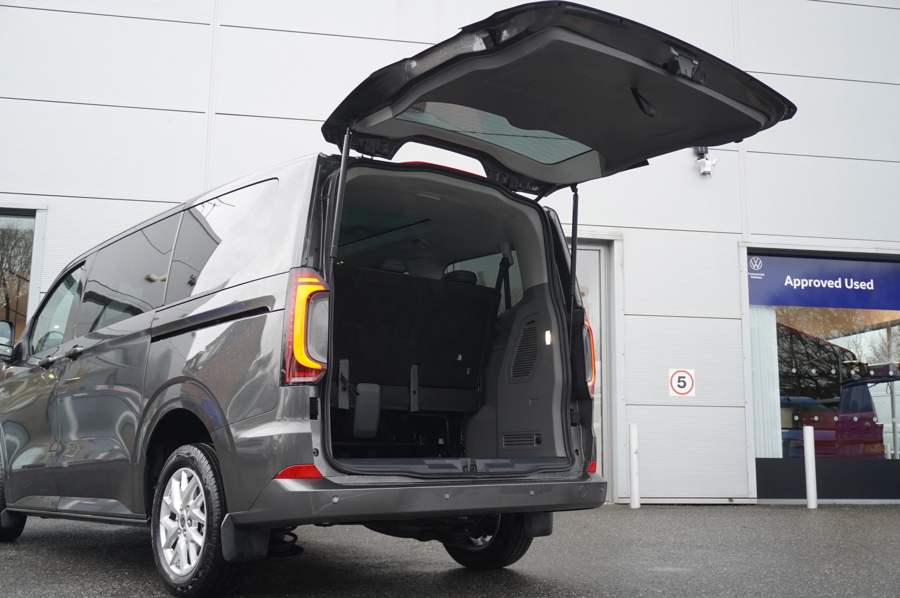 Volkswagen-Transporter-image-46