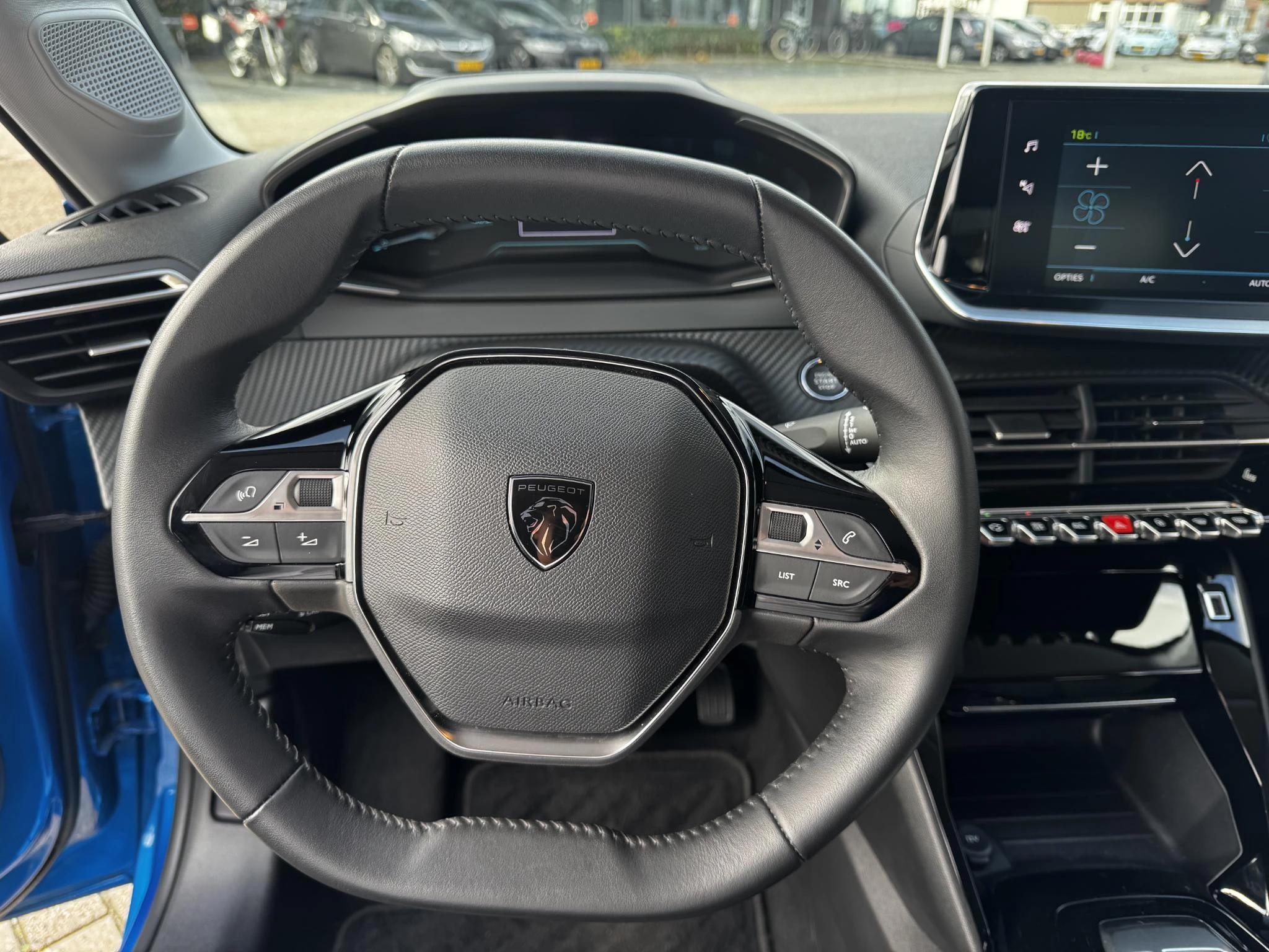 Peugeot-e-208-image-11