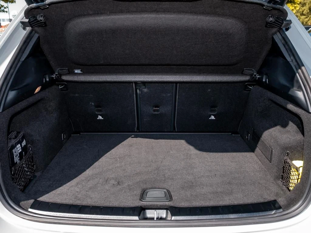 Mercedes-Benz-GLA 200 d-image-15