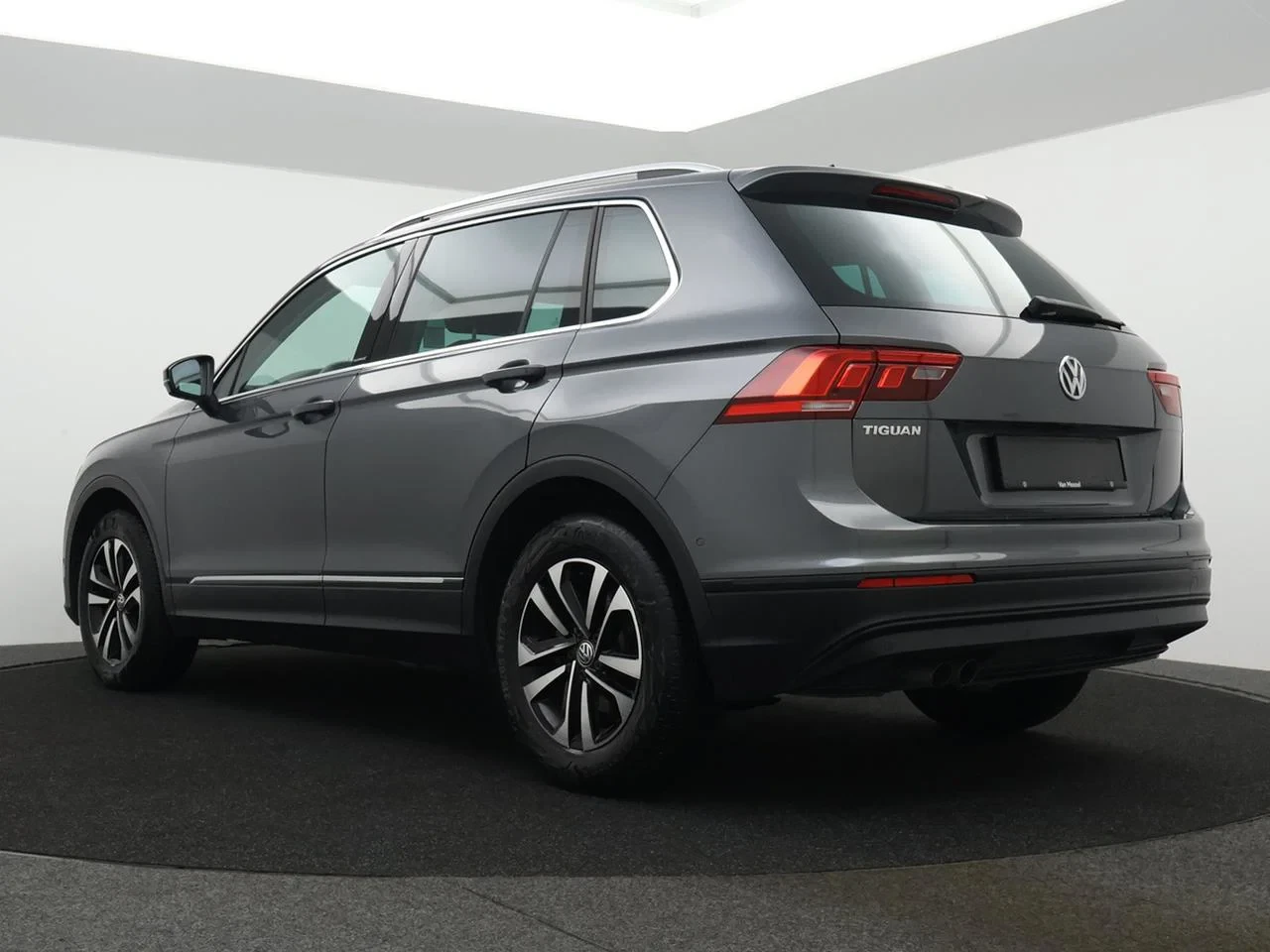 Volkswagen-Tiguan-image-6
