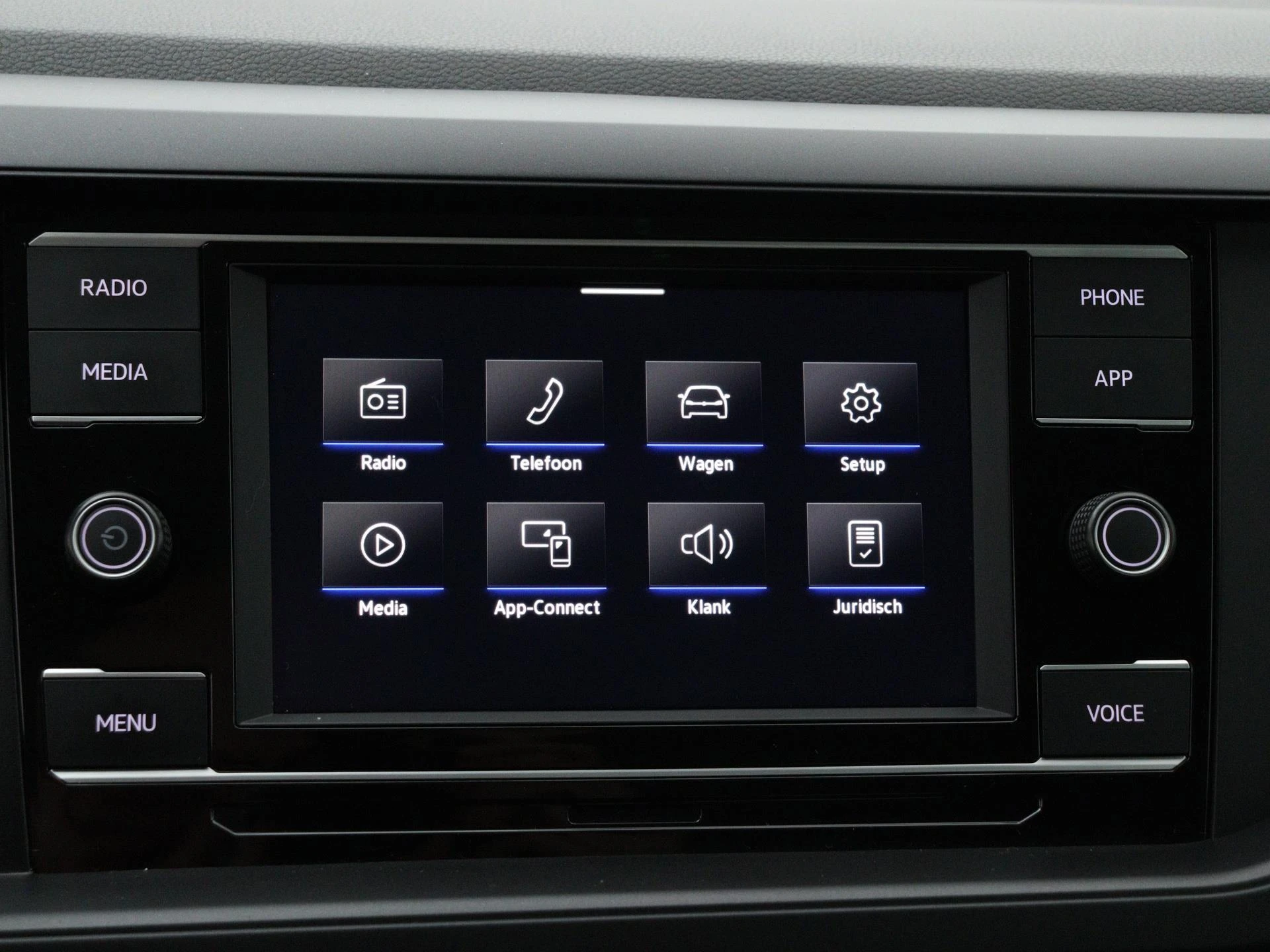 Volkswagen-Polo-image-16