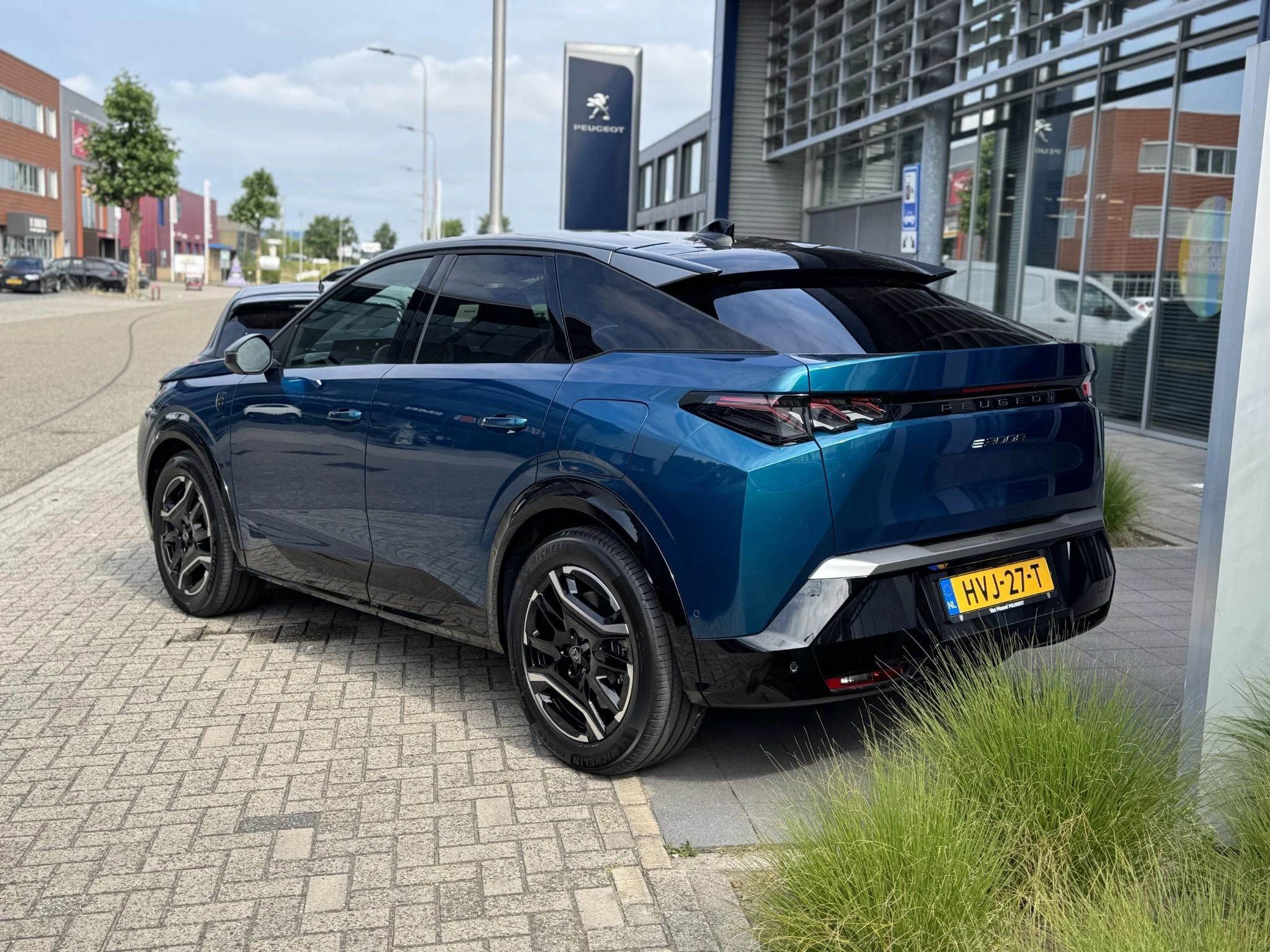 Peugeot e-3008 GT Long Range 230 97 kWh