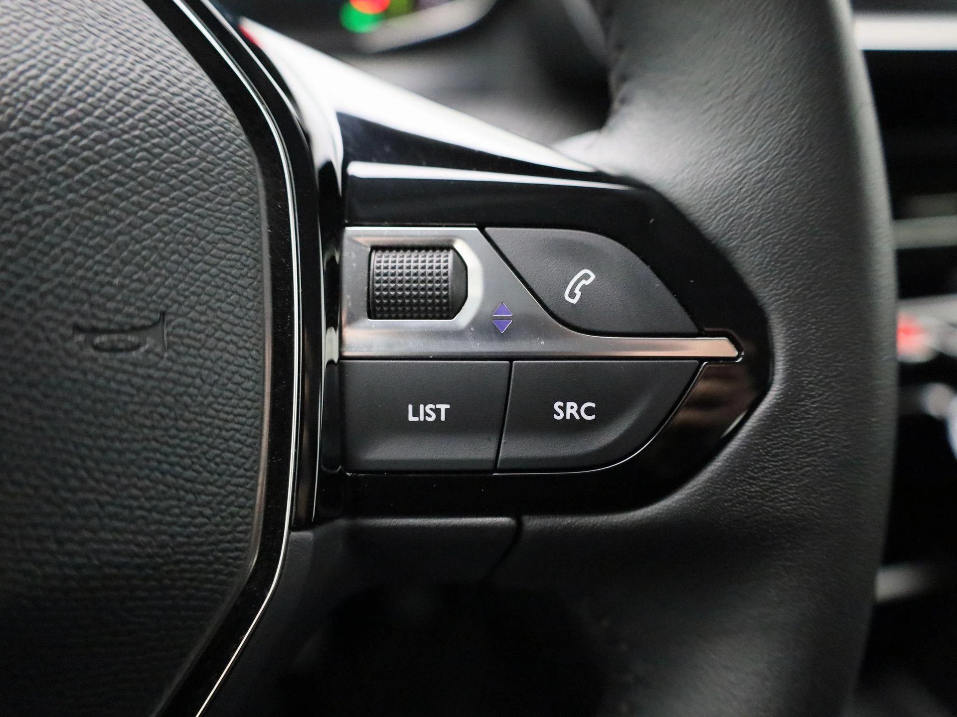 Peugeot-e-208-image-18