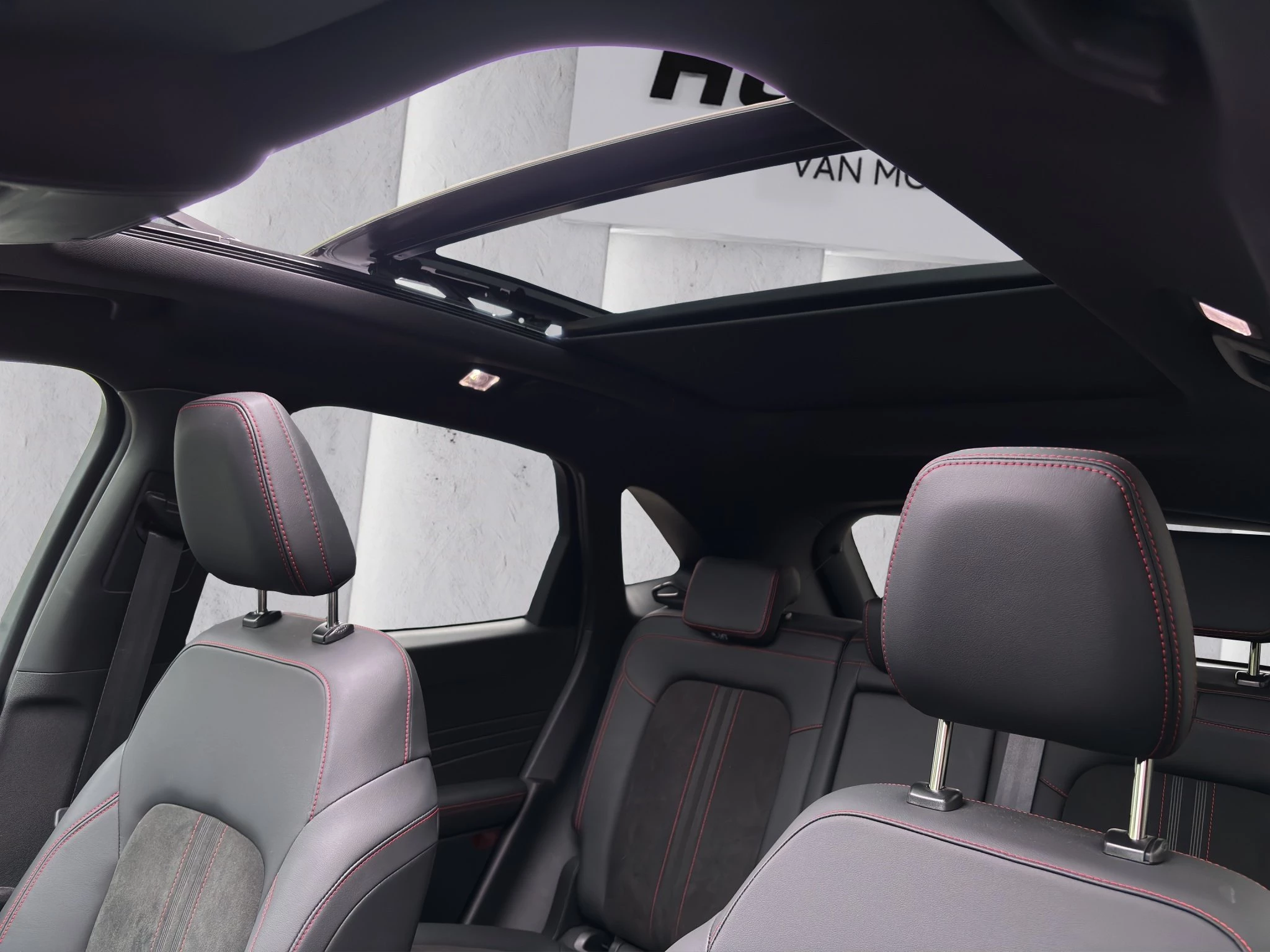 Ford Kuga ST-Line X Aut.*PANO*AHK*360GRAD*LED-MATRIX*NAVI*GRA*WINTER-PKT.