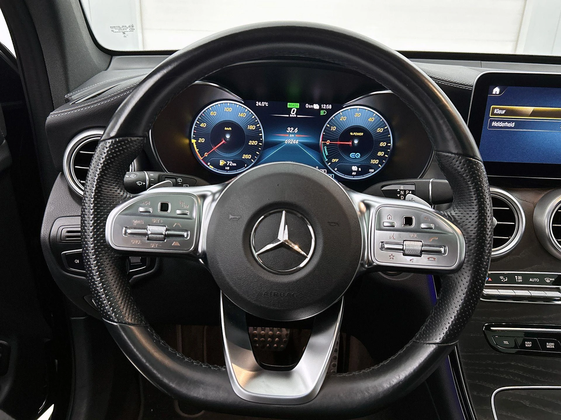Mercedes-Benz-GLC-image-37