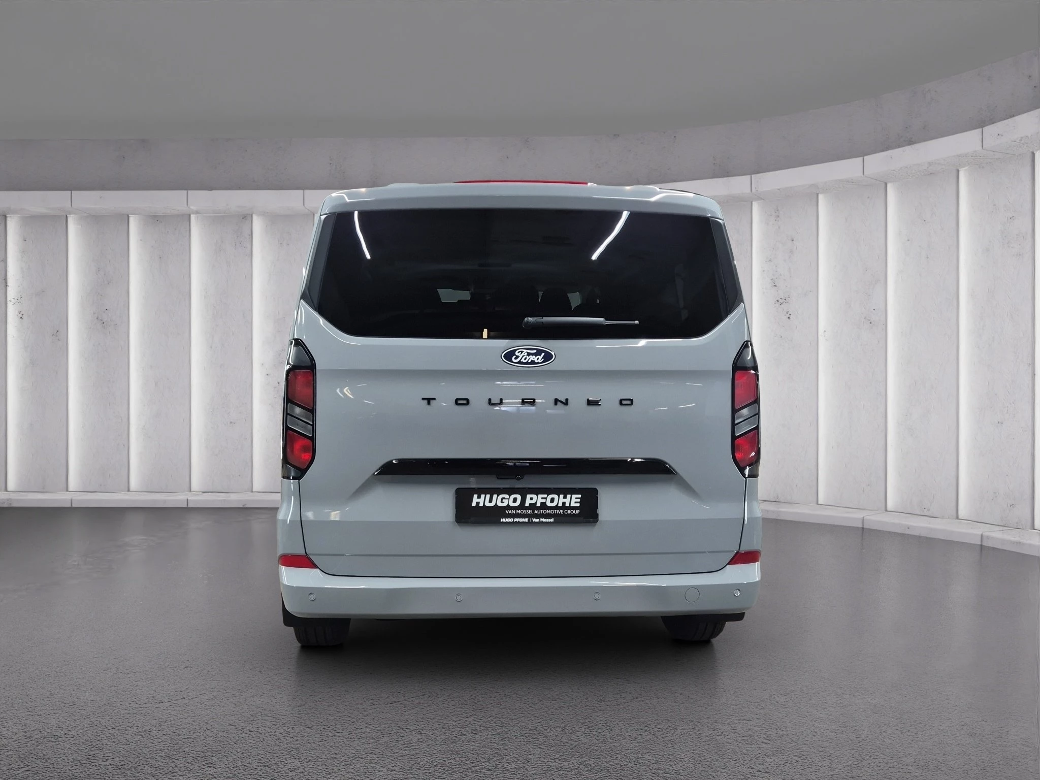 Ford Tourneo Custom Titanium 2.0 EcoBlue 125kW 320 L1 Auto FWD Van. 4-türig