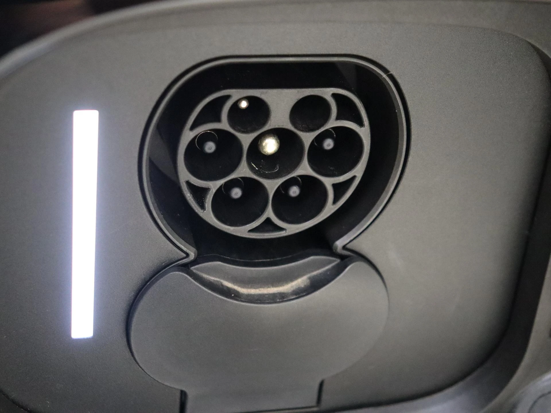 Mercedes-Benz-EQE-image-27