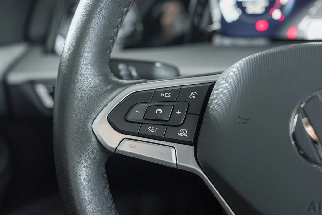 Volkswagen-Golf-image-14