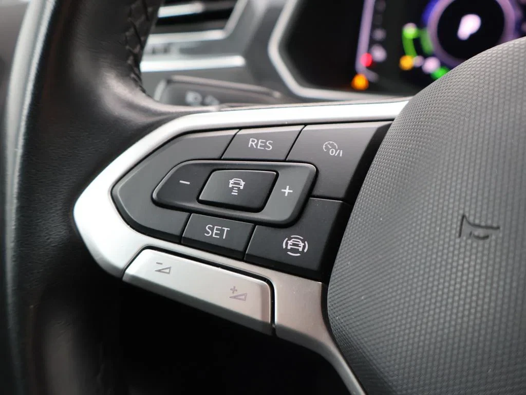 Volkswagen-Tiguan-image-14