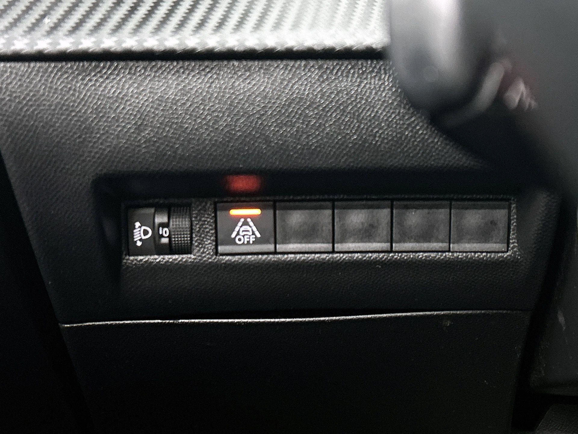 Peugeot-208-image-18