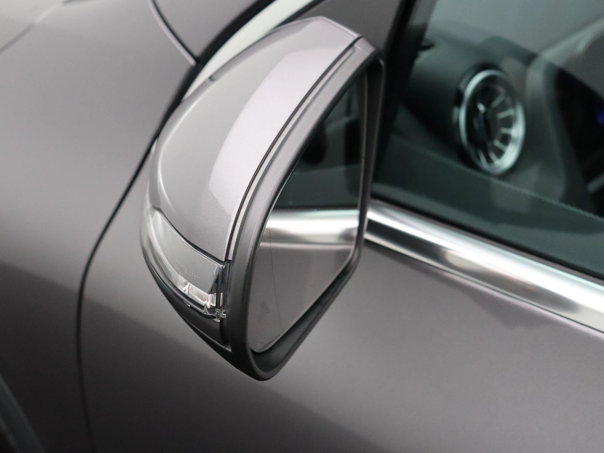 Mercedes-Benz-EQA-image-7