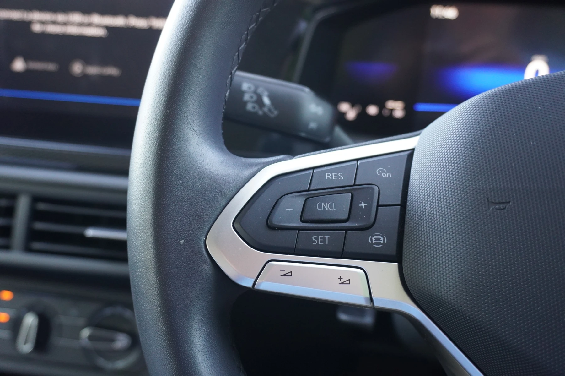 Volkswagen-Polo-image-14