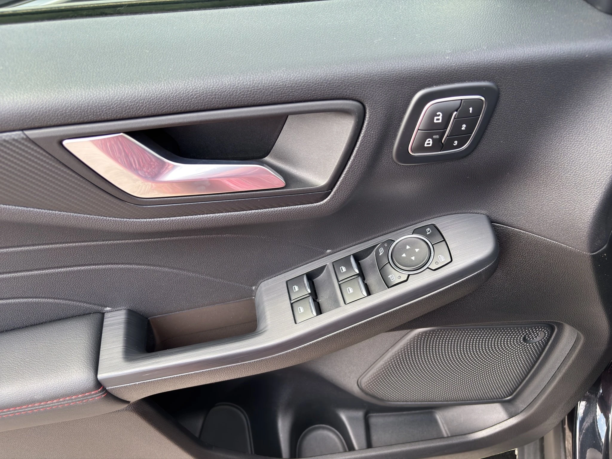 Ford Kuga ST-Line X Aut.*PANO*AHK*360GRAD*LED-MATRIX*NAVI*GRA*WINTER-PKT..