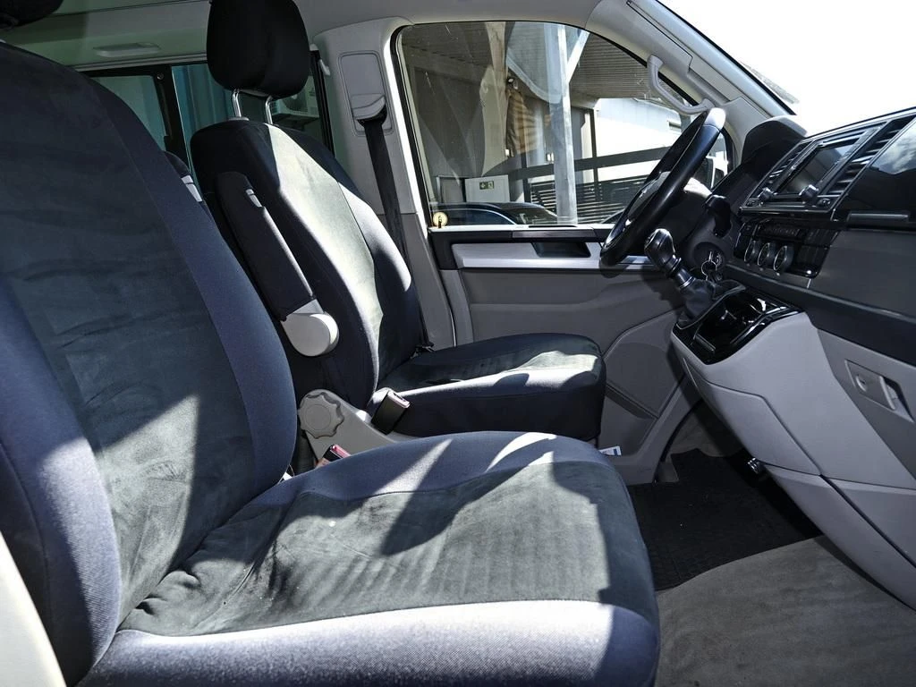 Volkswagen-Transporter-image-13