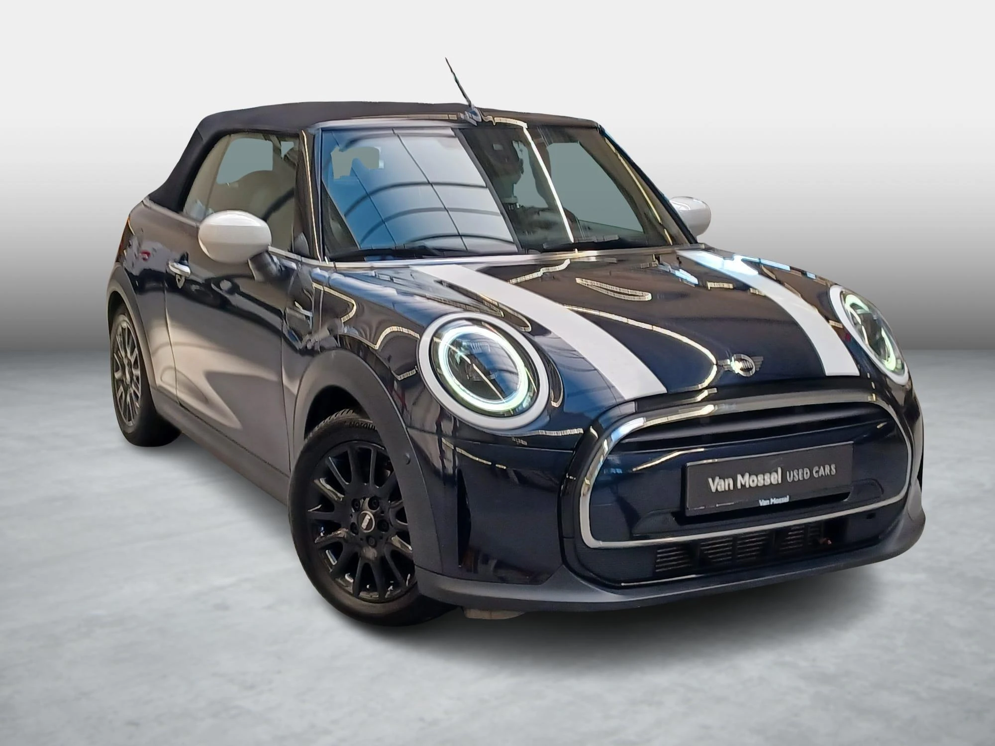 MINI-Cooper Cabrio-image-3
