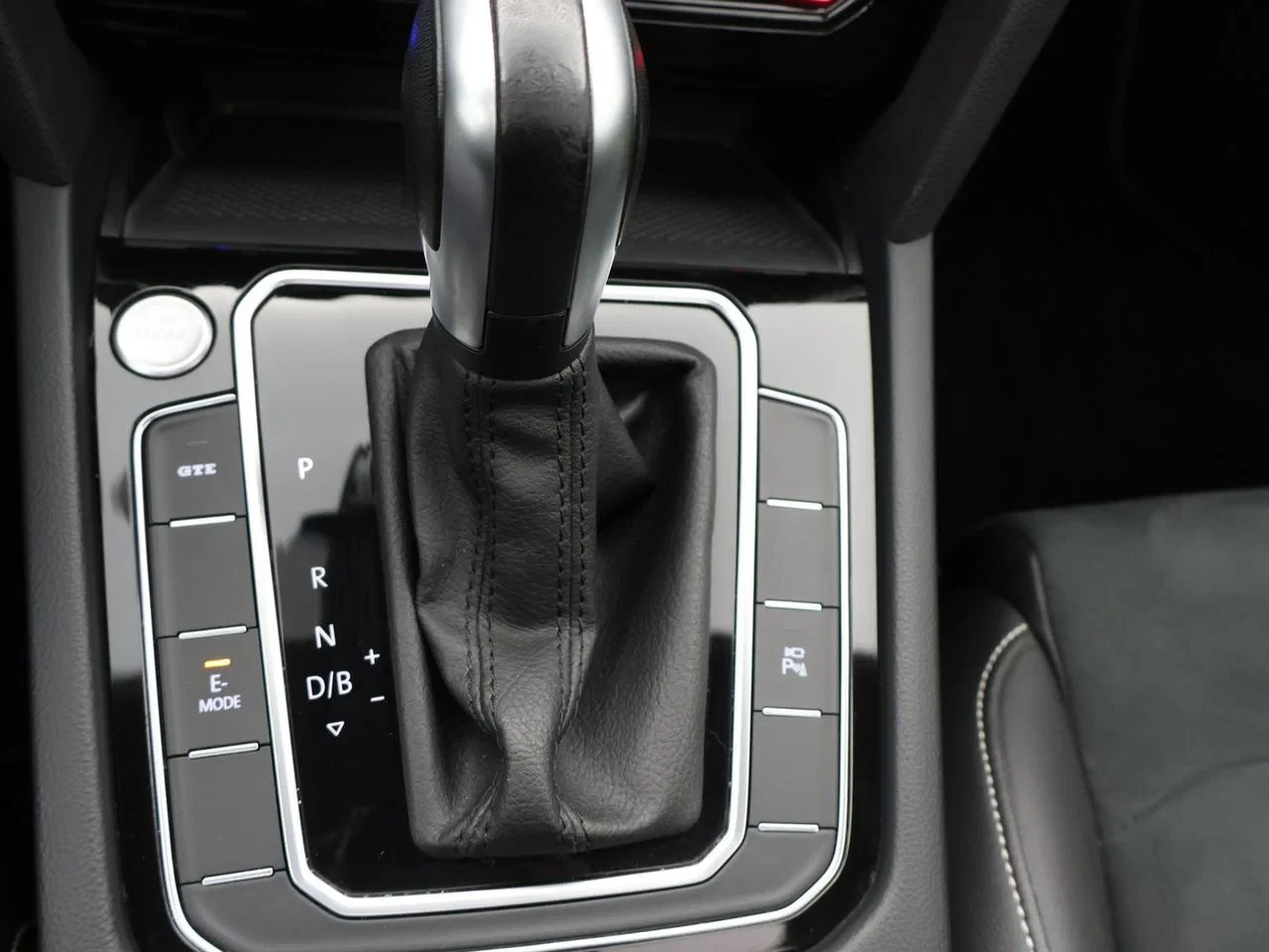 Volkswagen-Passat-image-23