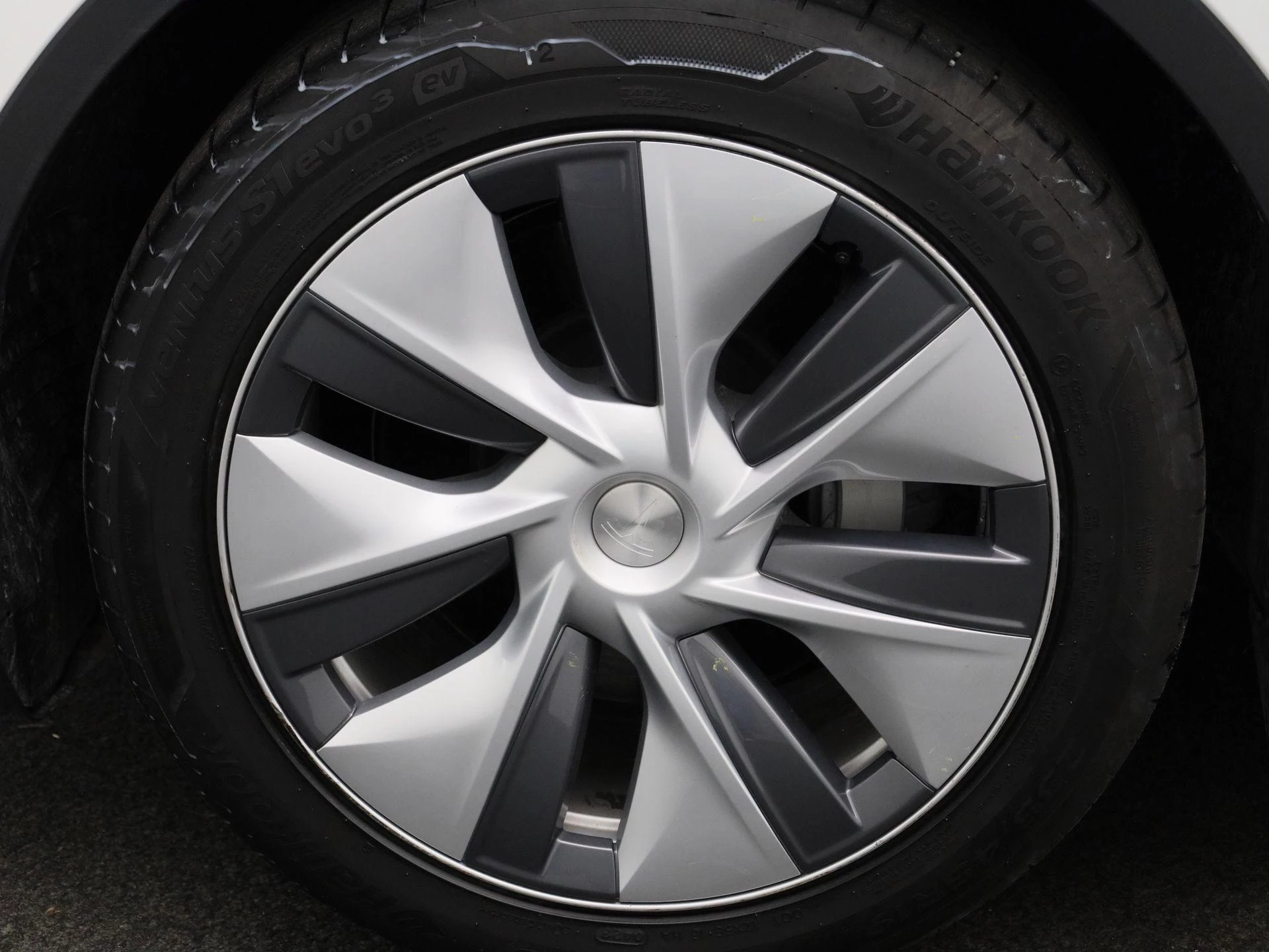 Tesla Model Y Long Range Dual Motor AWD