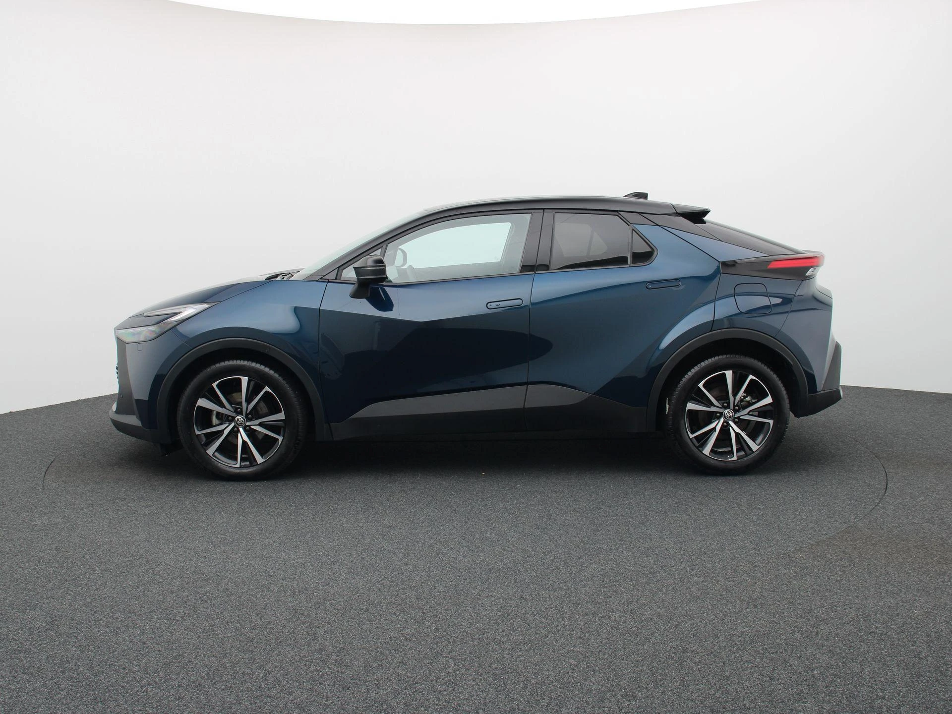 Toyota-C-HR-image-4