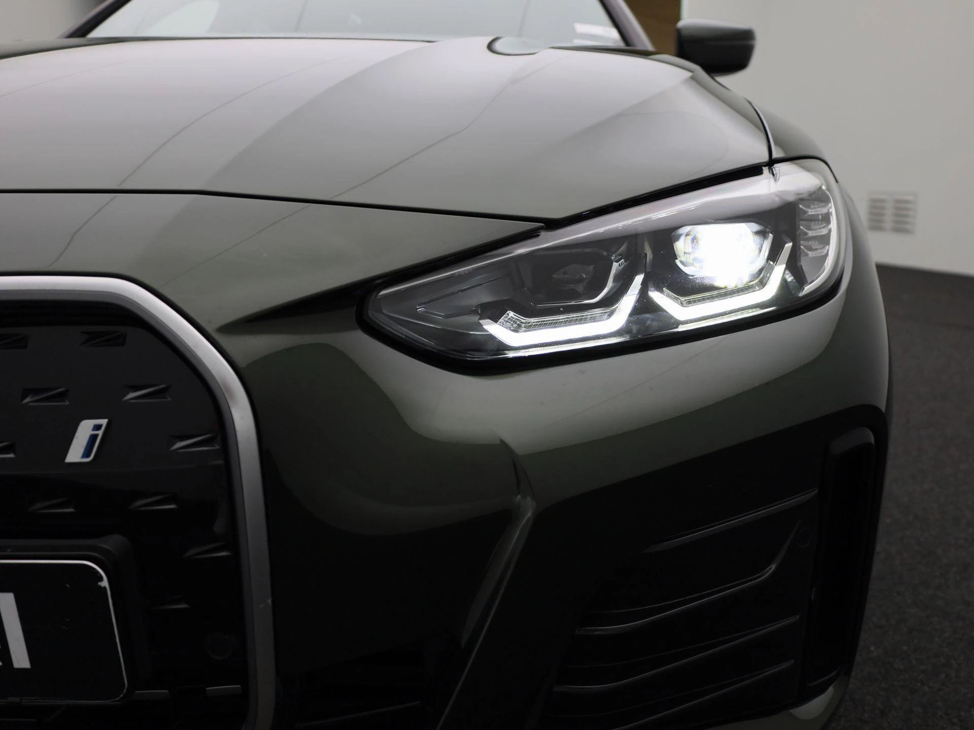BMW-i4-image-53