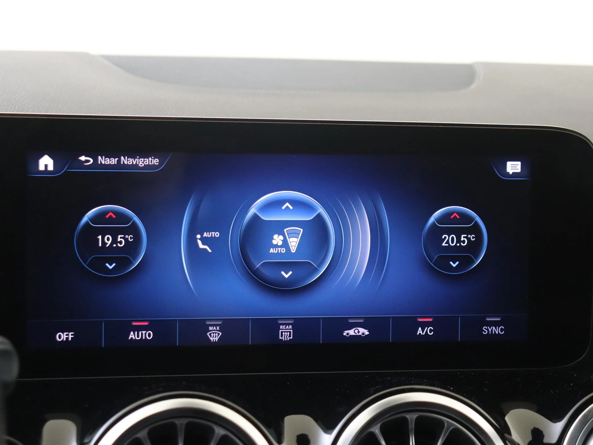 Mercedes-Benz-B-Klasse-image-18
