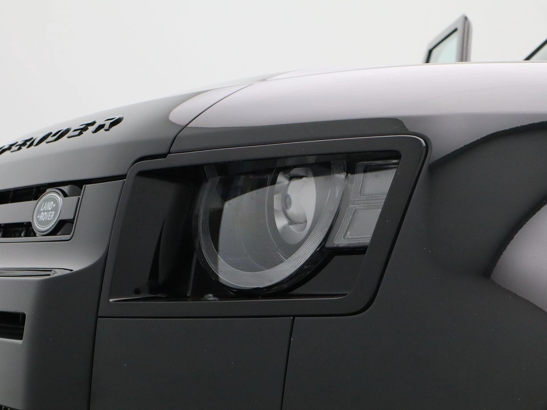 Land Rover-Defender-image-13