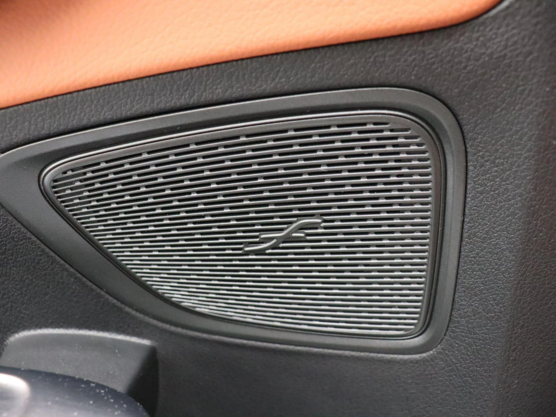 Mercedes-Benz-C-Klasse-image-24