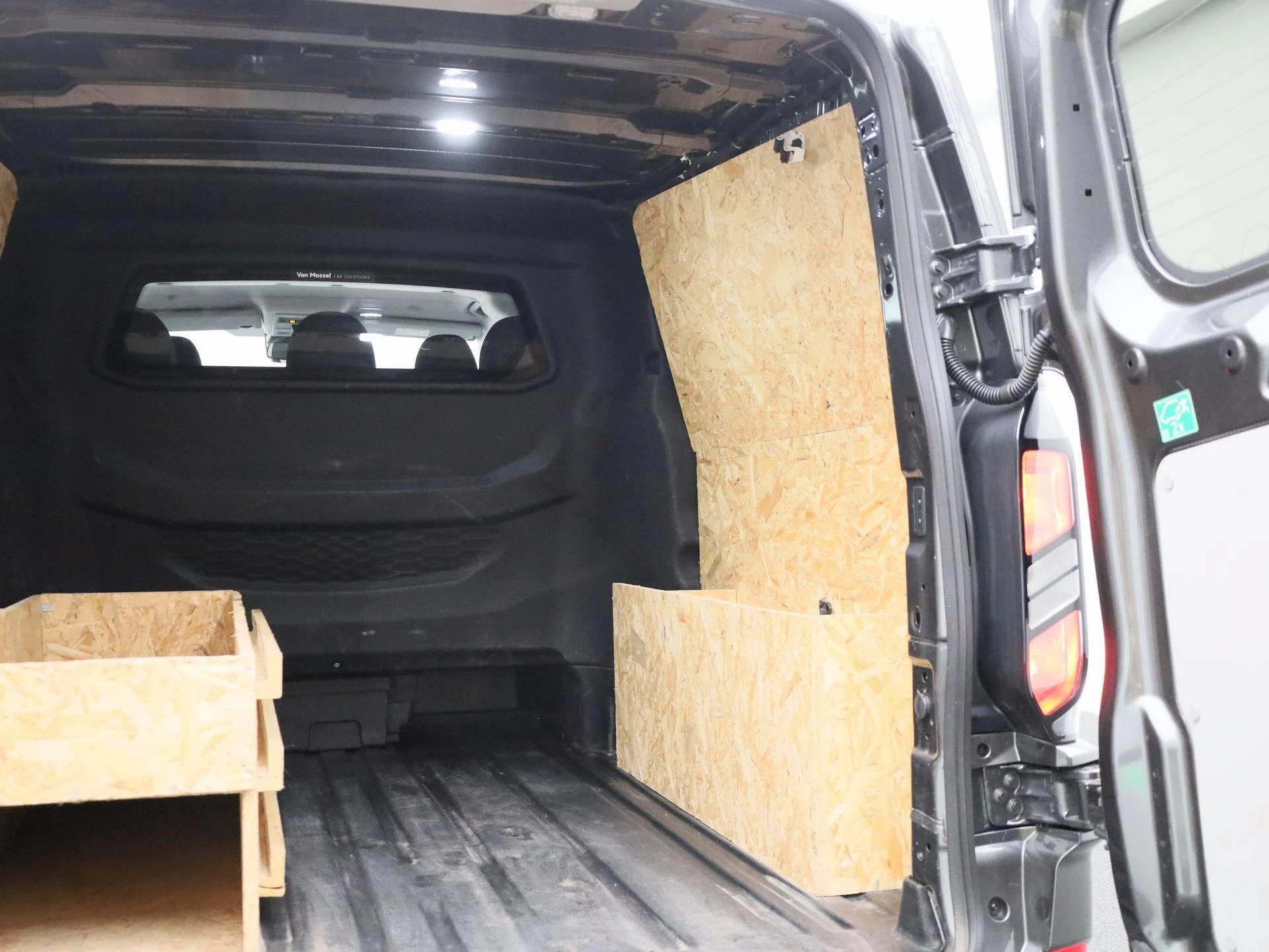 Ford-Transit Custom-image-16