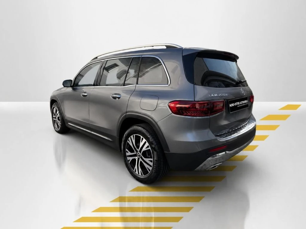 Mercedes-Benz-GLB 200 d-image-12