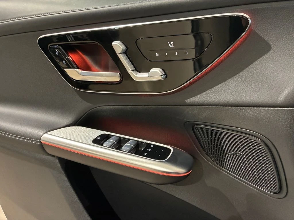Mercedes-Benz-GLC 300 d-image-8