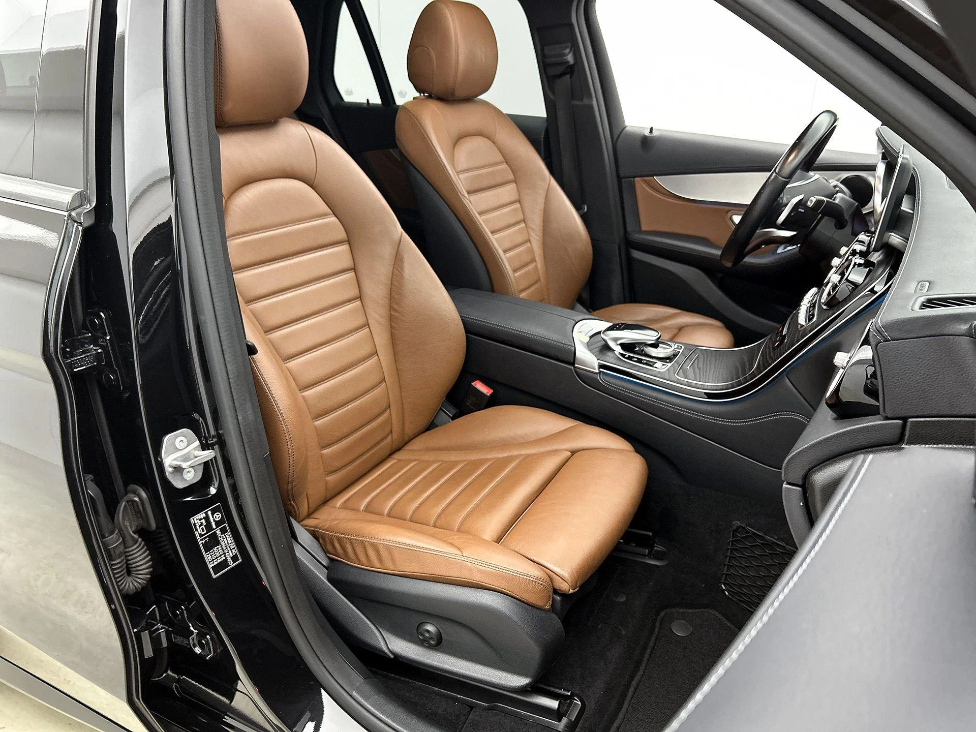 Mercedes-Benz-GLC-image-45