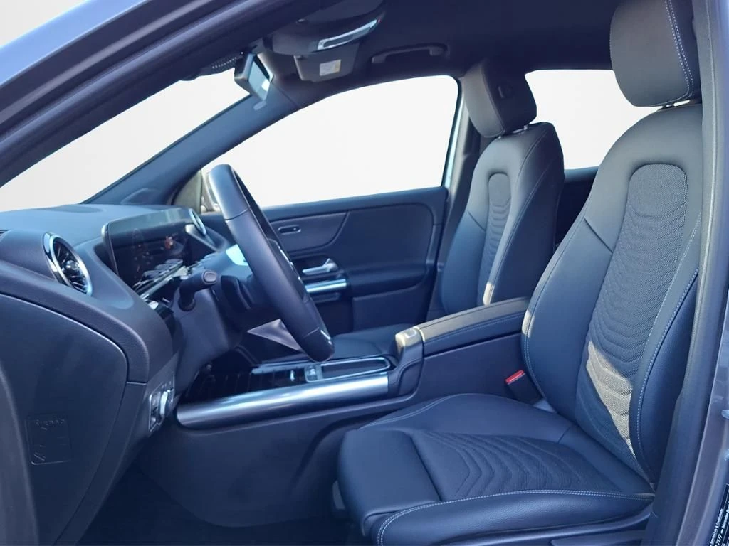 Mercedes-Benz-GLA 200 d-image-19