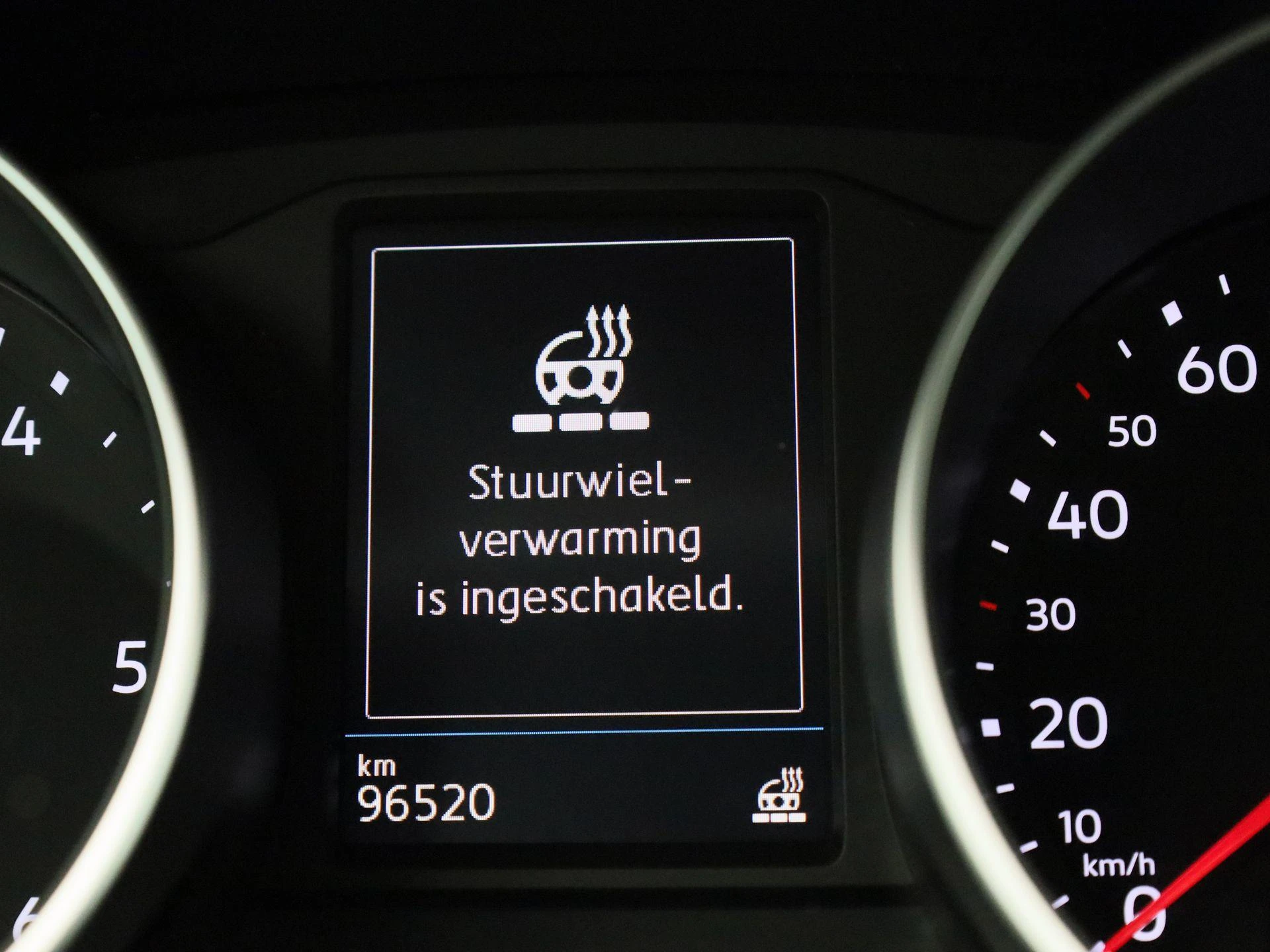 Volkswagen-Tiguan-image-19
