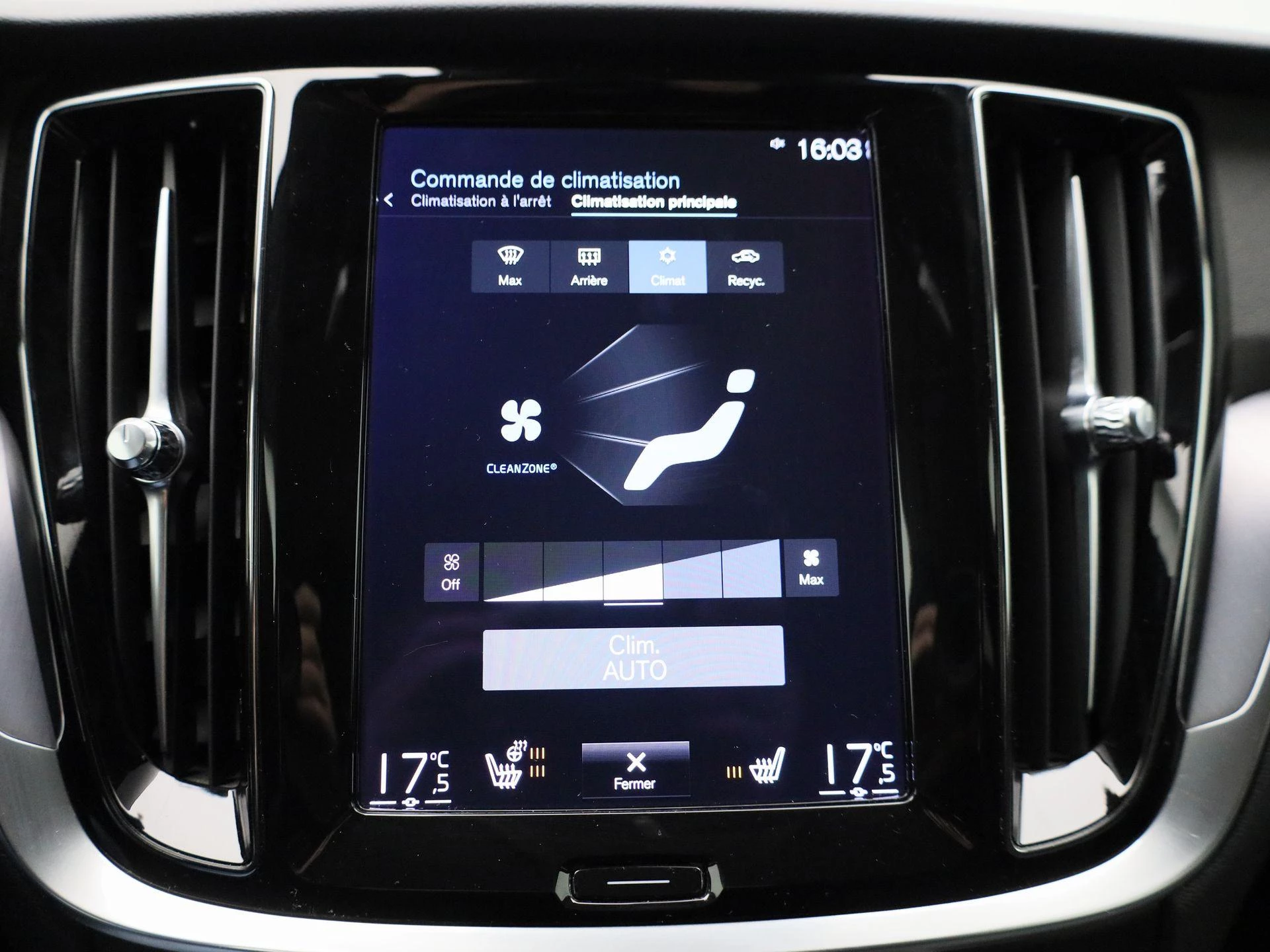 Volvo V60 B3 DCT Momentum Pro