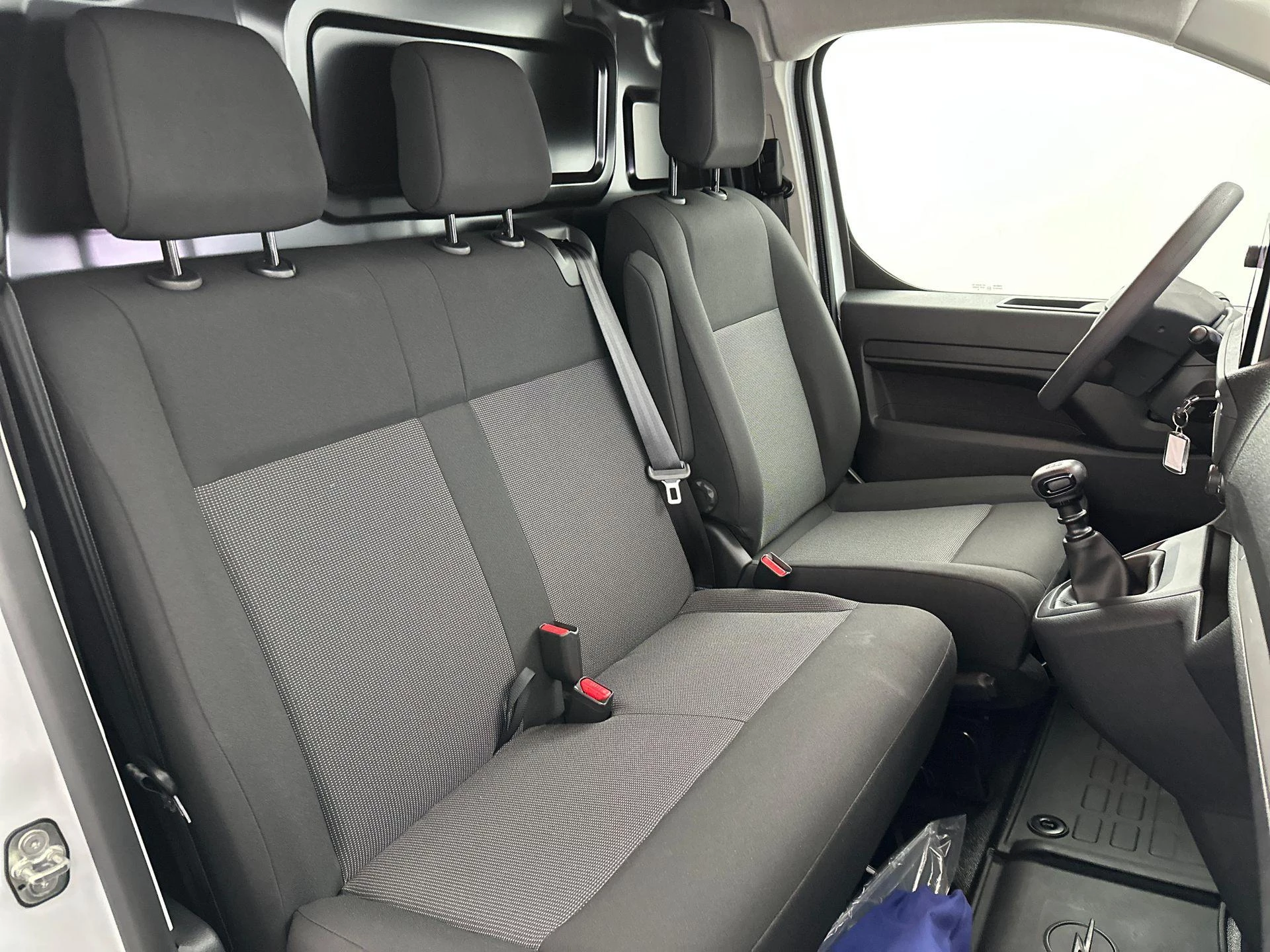 Opel-Vivaro-image-25