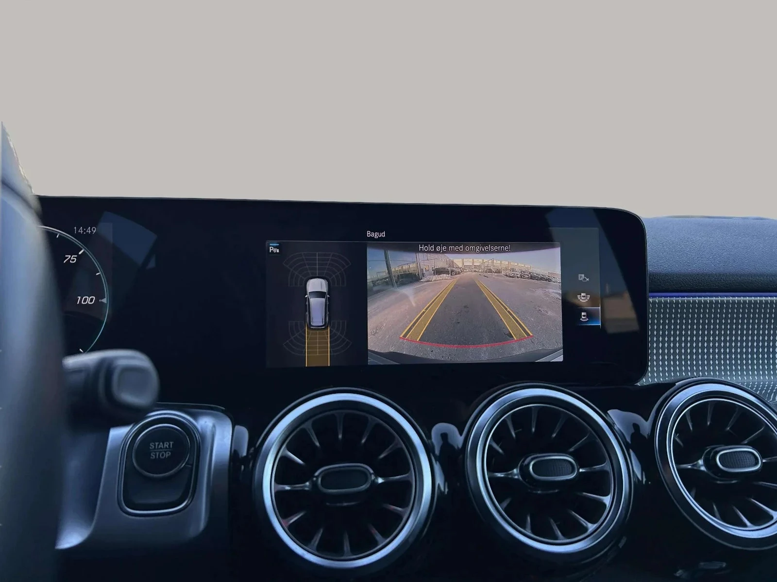 Mercedes-Benz-EQB-image-17