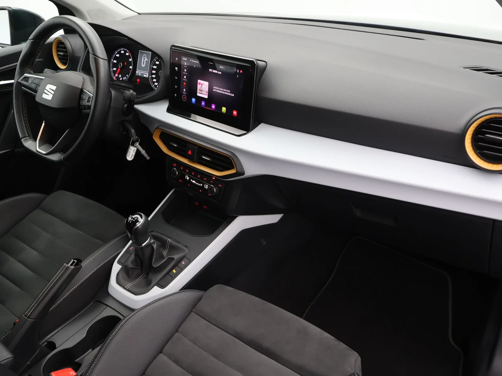 SEAT Arona Arona Move! 1.0TSI 95PK *LEDER*ALCANTARA*CAMERA*PDC*APP-CONNECT*BLTH*...*