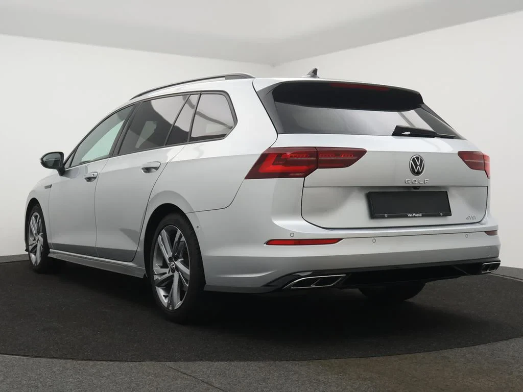 Volkswagen-Golf-image-27