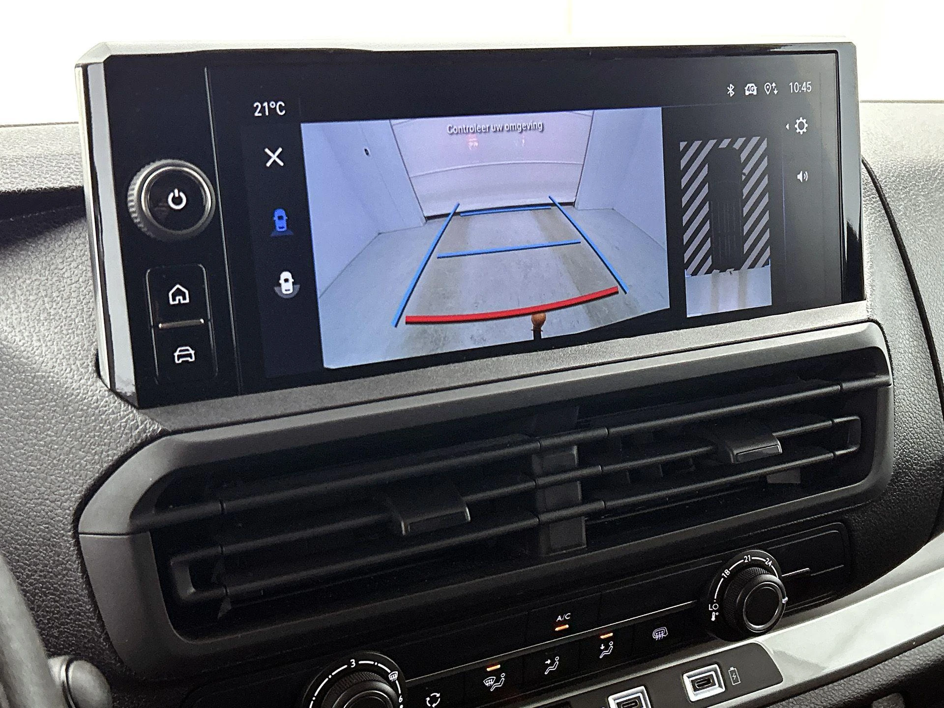 Opel-Vivaro-image-16