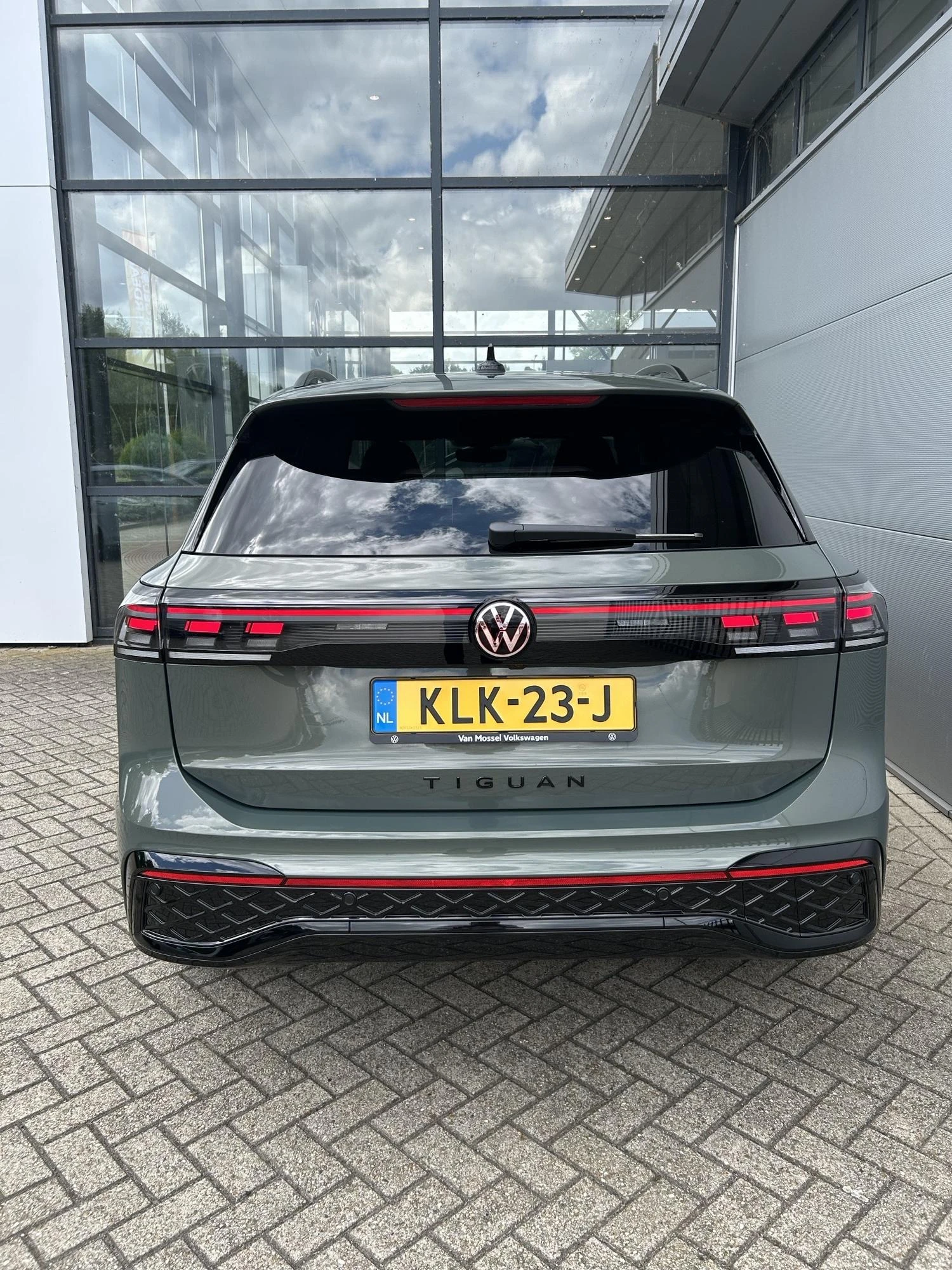 Volkswagen-Tiguan-image-4