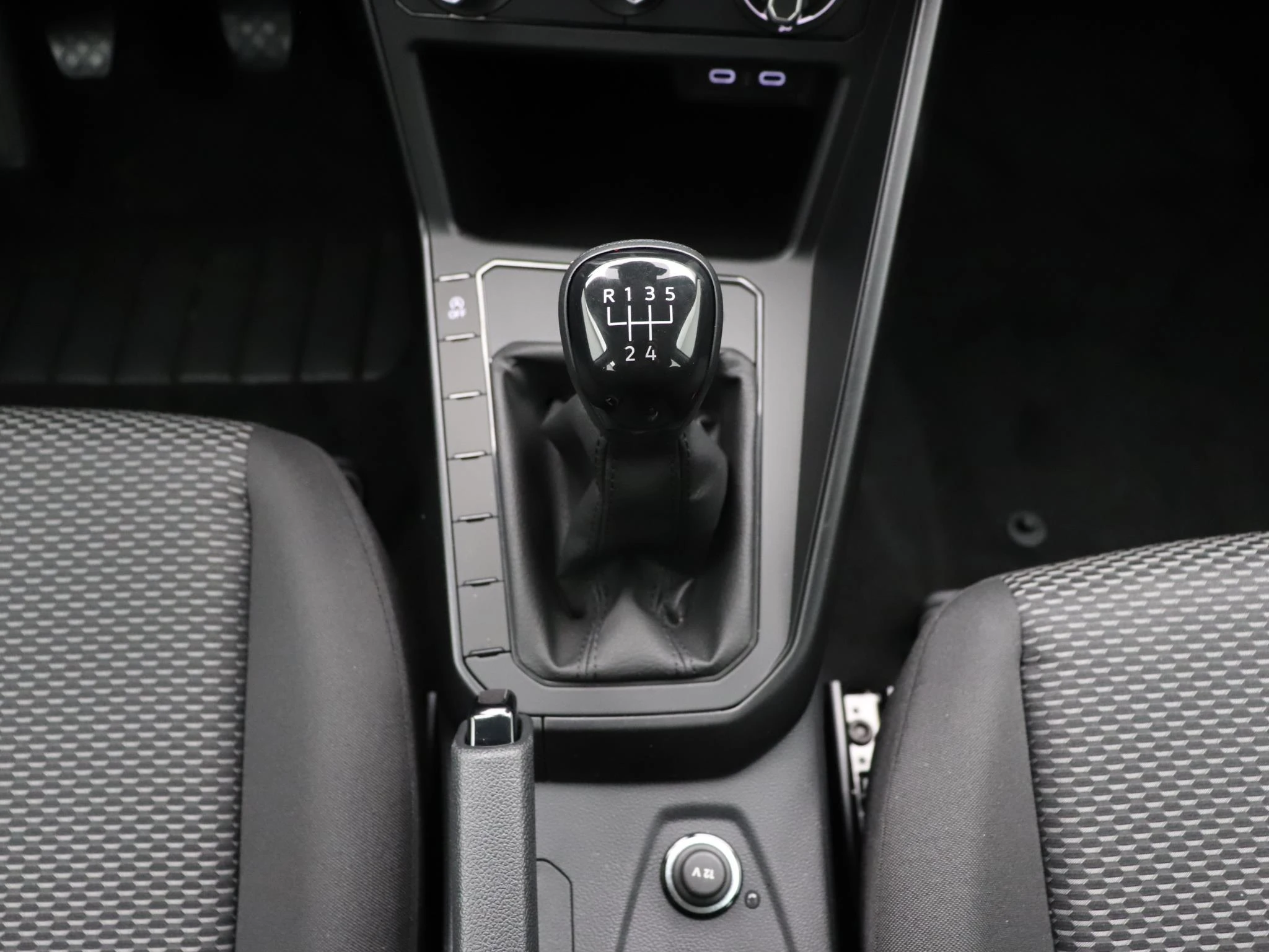 Volkswagen-Polo-image-19