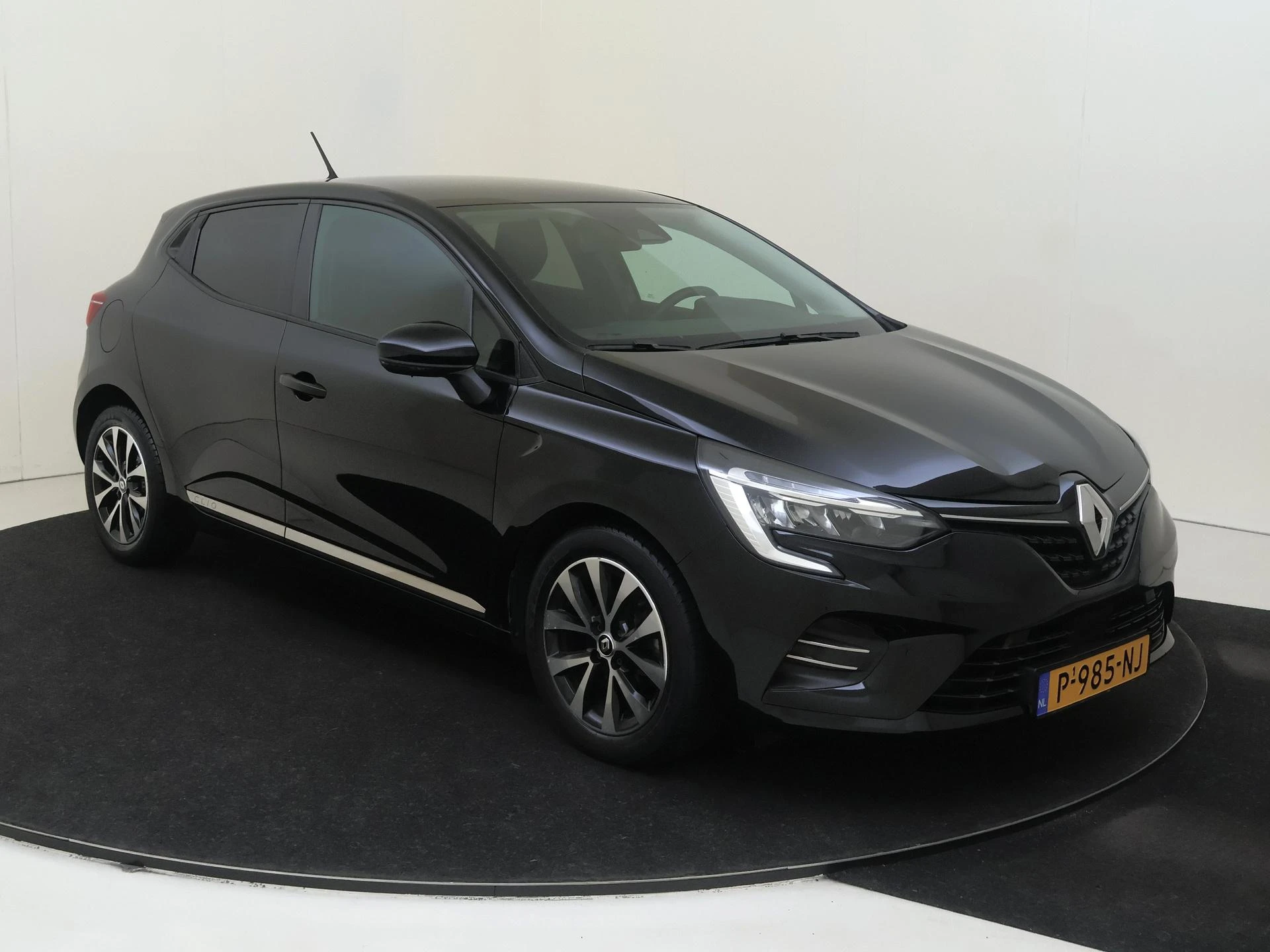 Renault-Clio-image-1