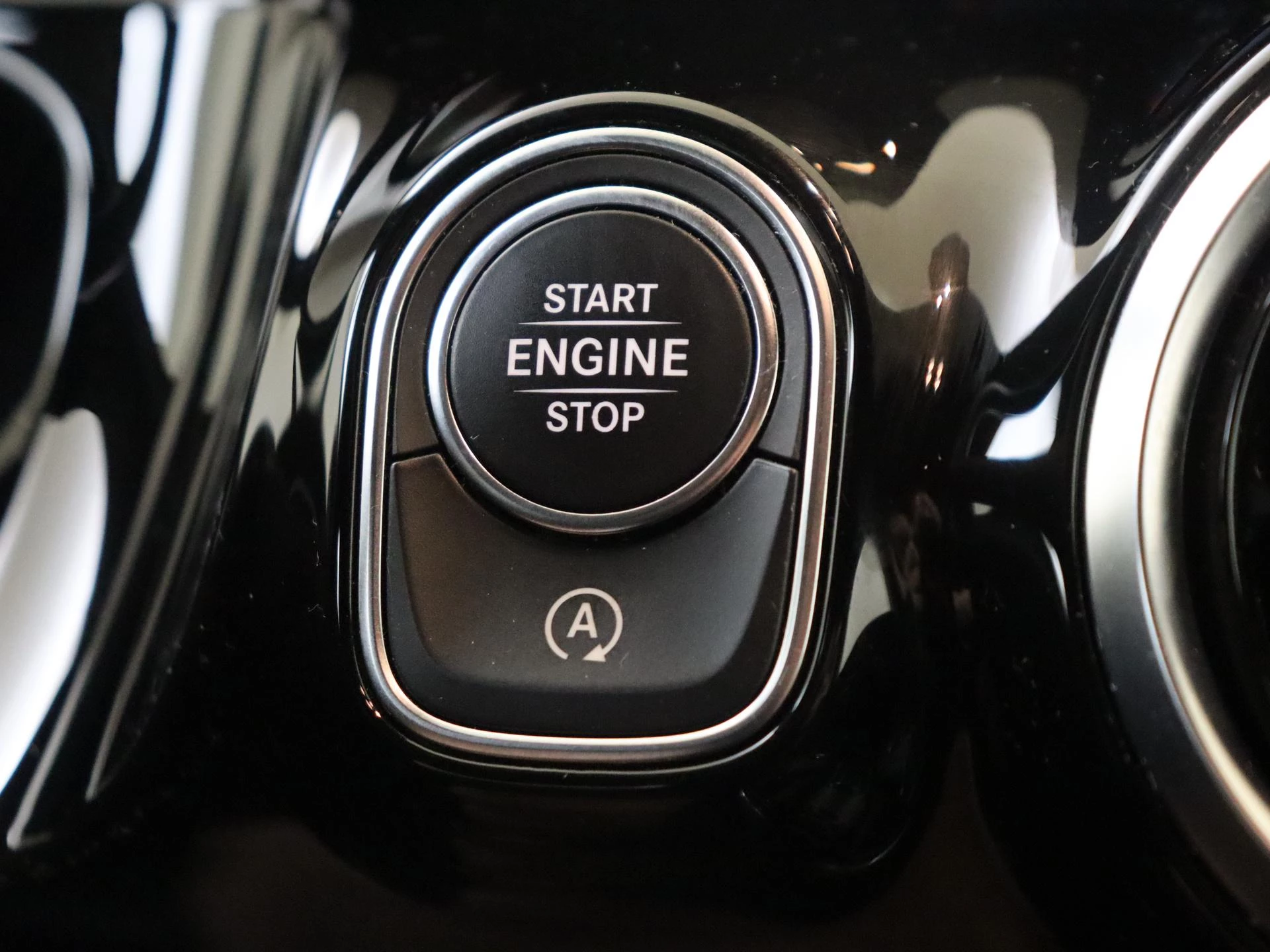 Mercedes-Benz-GLA-image-21