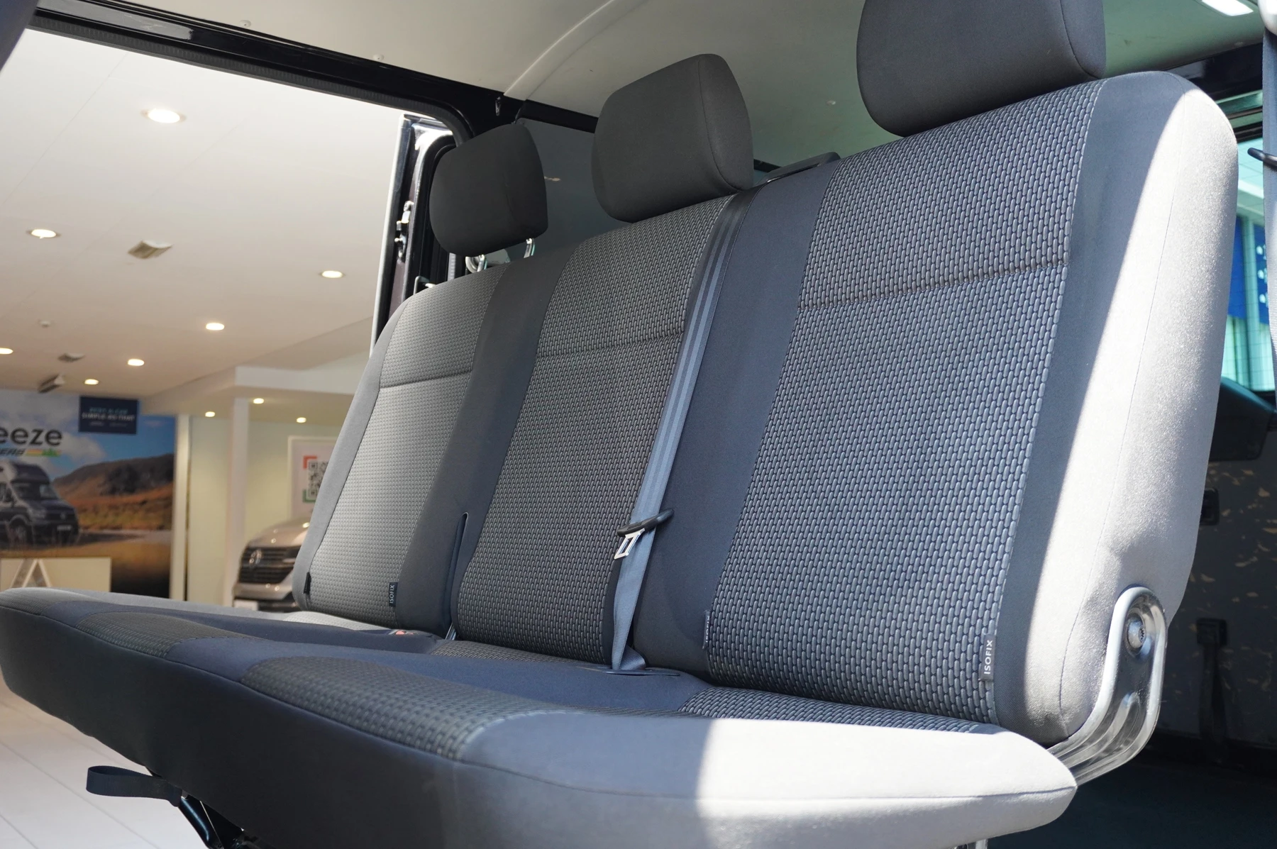 Volkswagen-Transporter-image-10