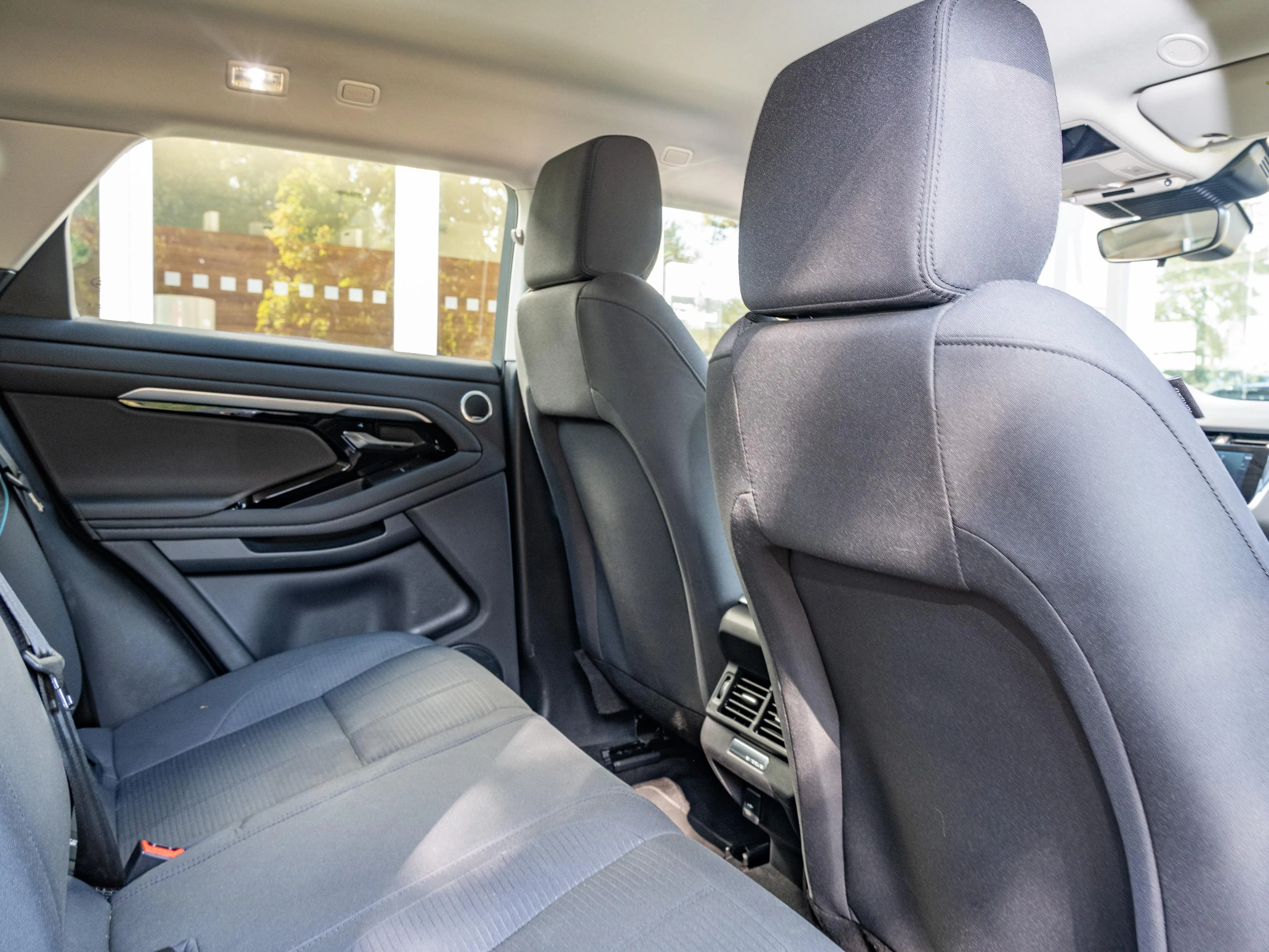 Land Rover-Range Rover Evoque-image-16