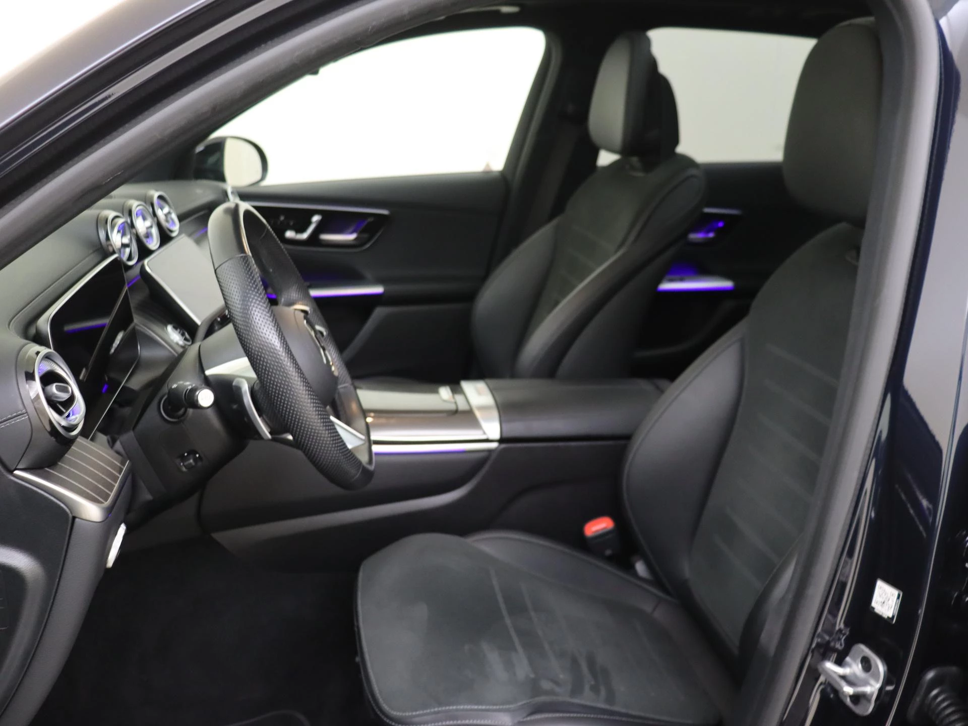 Mercedes-Benz-GLC-image-13