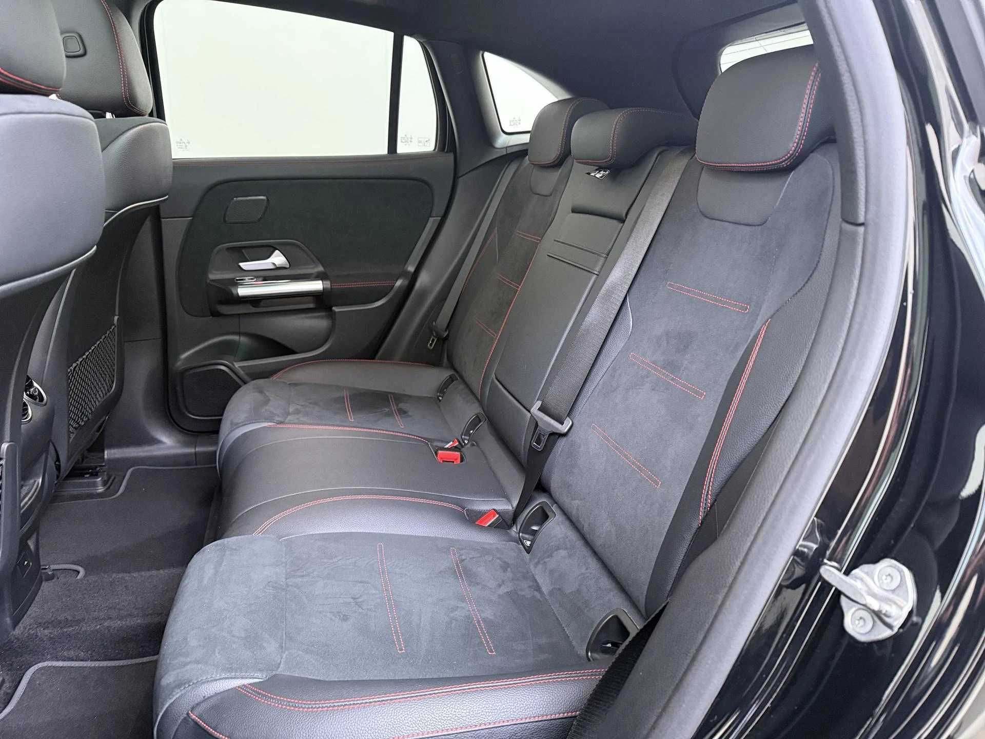 Mercedes-Benz-EQA-image-15