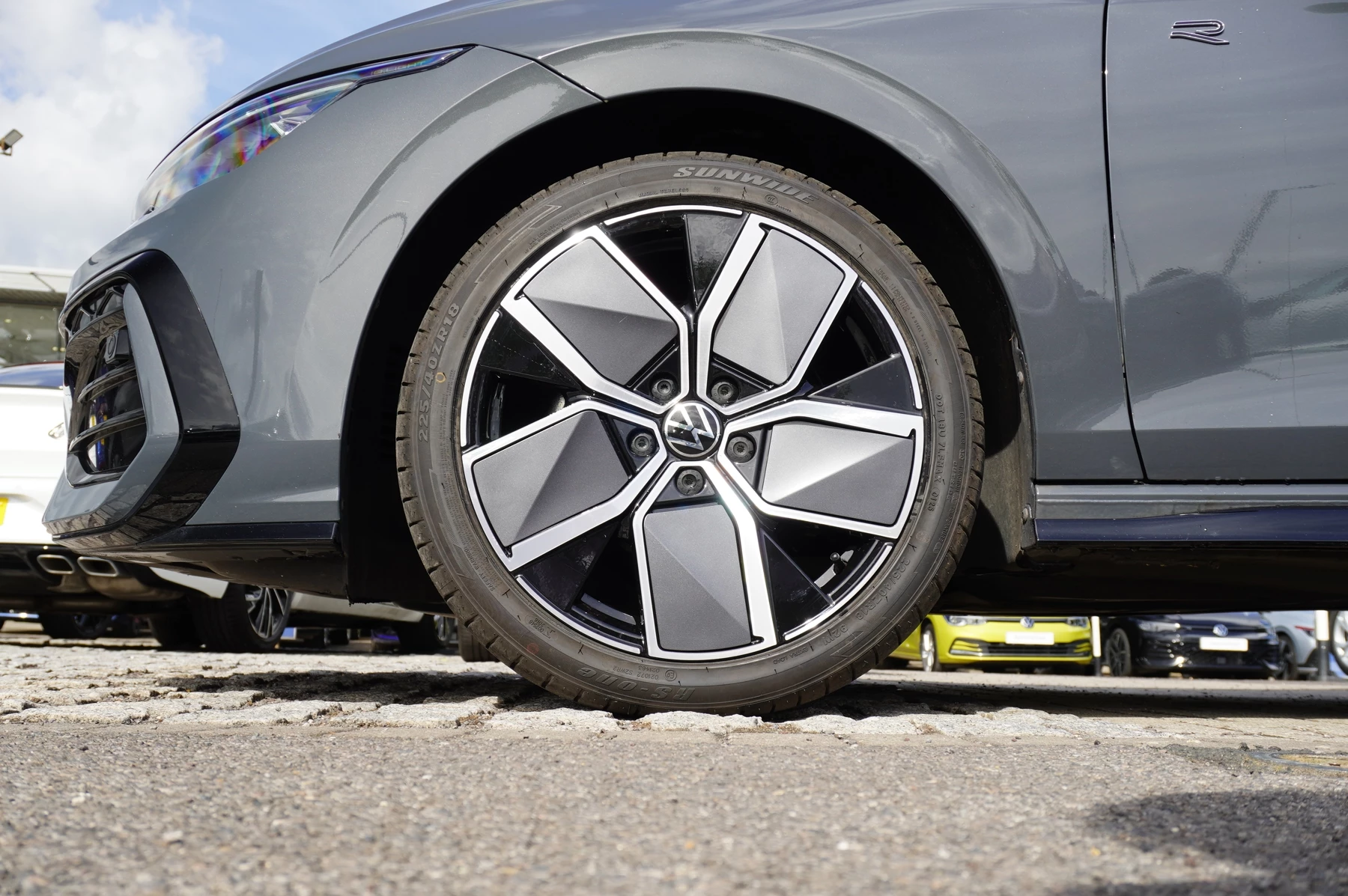Volkswagen-Golf-image-4