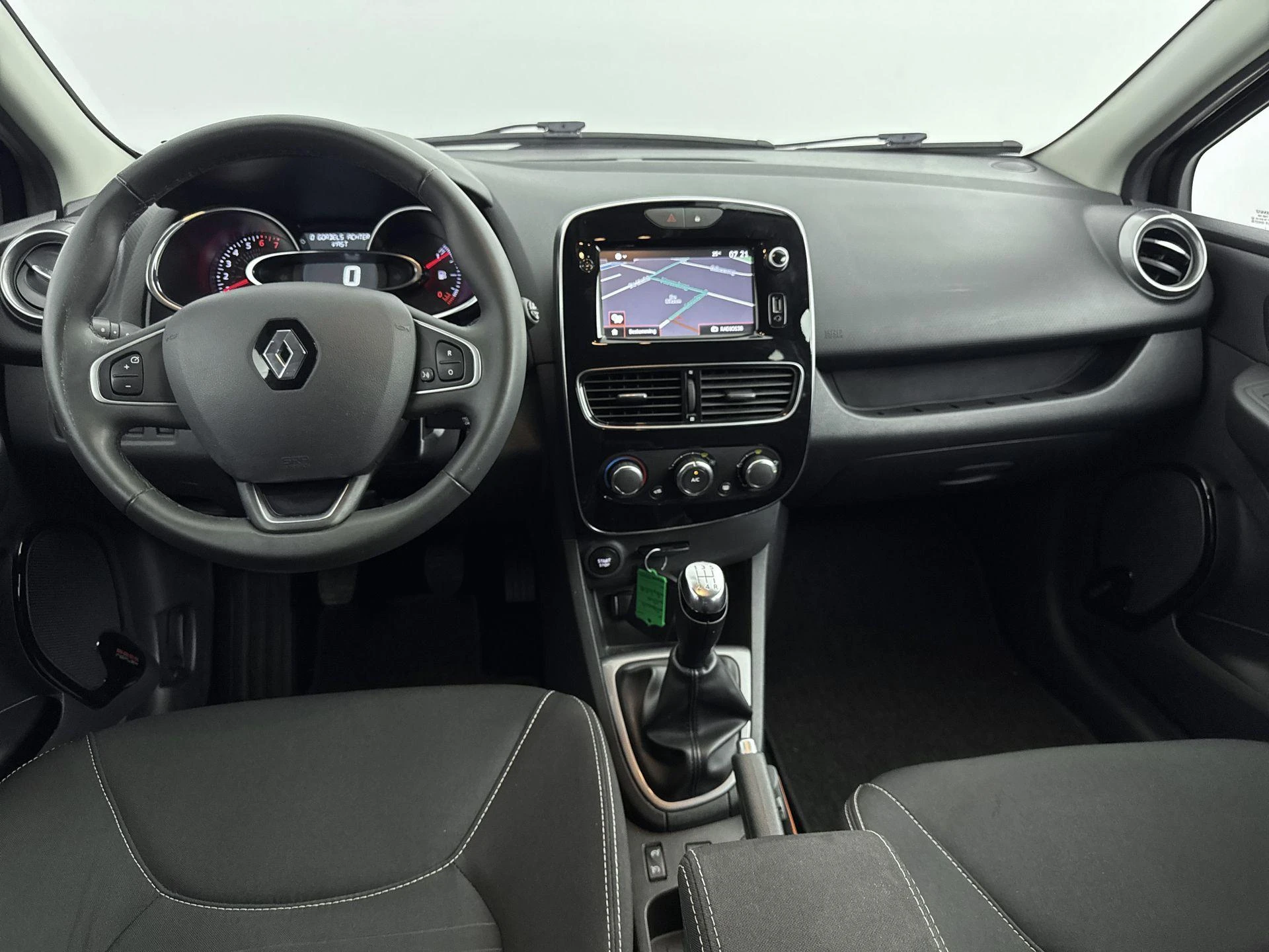 Renault-Clio-image-17