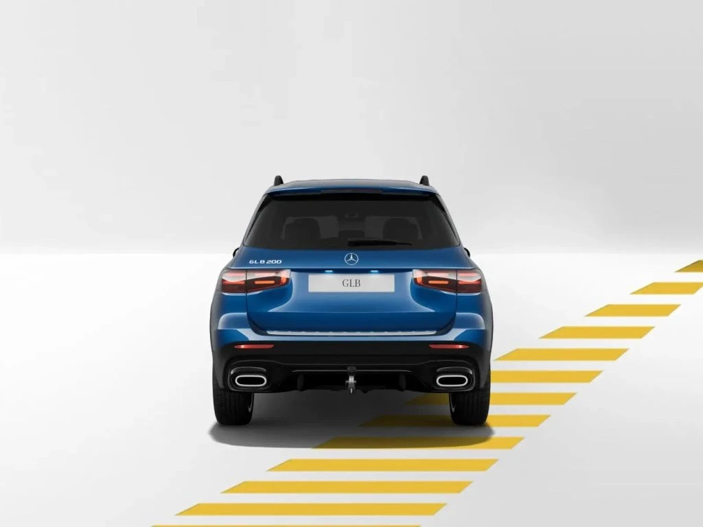 Mercedes-Benz-GLB 200-image-5